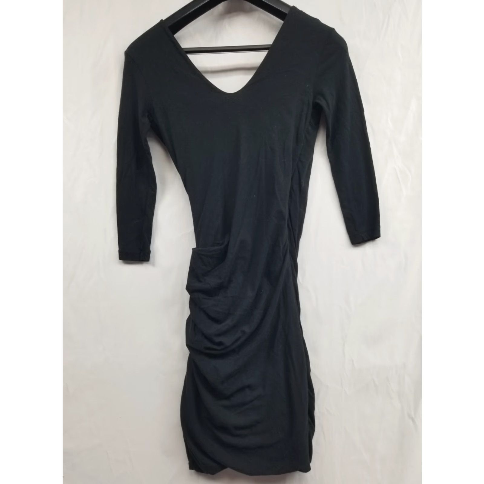 James Perse James Perse Dress Womens Size 1 Long Sleeve Black V-Neck Ruched Knee Length Maxi Pullover Solid Party Cocktail Travel Size XS / US 0-2 / IT 36-38 - 2 Thumbnail
