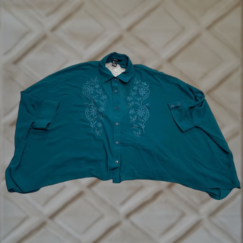 Forever 21 FOREVER 21 Shirt Womens Small Green Cropped Oversized Embroidered Button-Up Casual Sheer Chiffon Short Sleeve Size S / US 4 / IT 40 - 1 Thumbnail