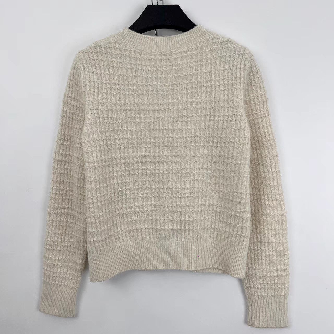 Chanel Chanel Ivory 3D Floral Embossed Knit Sweater K12 Size XS / US 0-2 / IT 36-38 - 2 Thumbnail