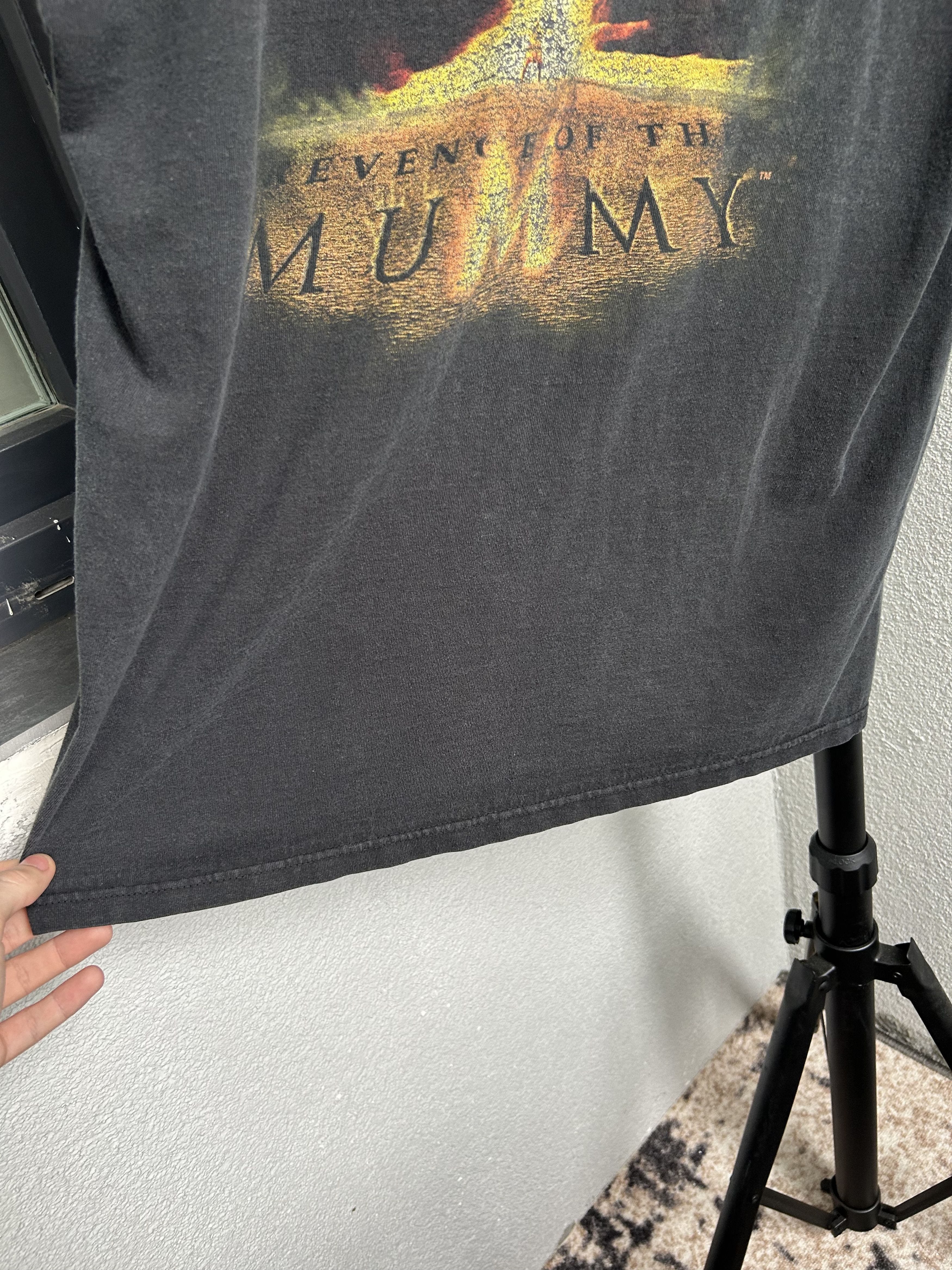 Vintage Vintage 90s Revenge of the Mummy Movie Universal T-shirt Size US L / EU 52-54 / 3 - 7 Thumbnail