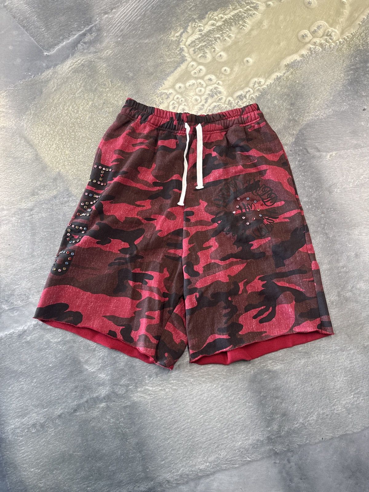 HMDD HMDD Camo Chimstone Red Sweat Shorts Size US 34 / EU 50 - 1 Thumbnail