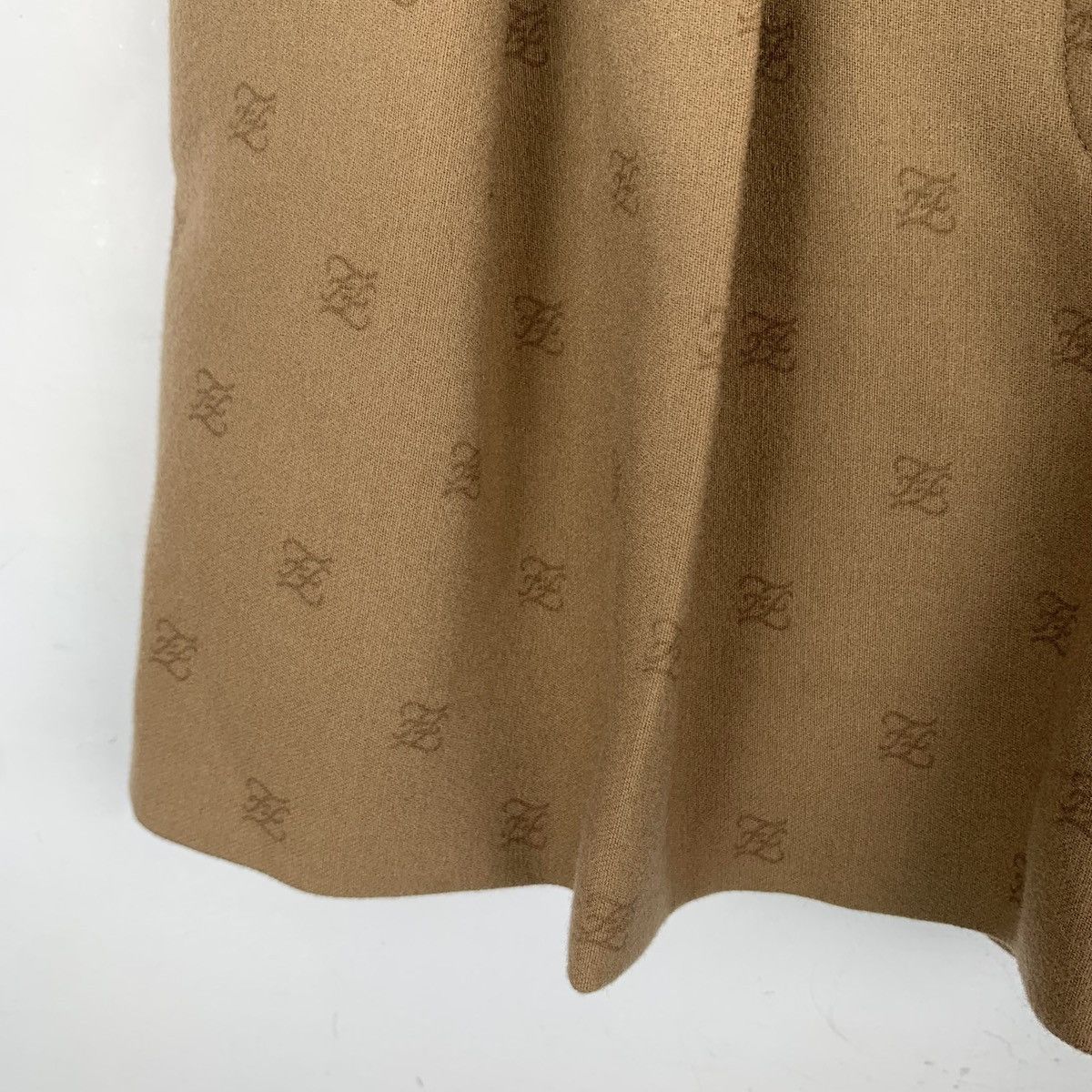 Fendi Fendi Dark Brown Logo Letter Sheep Wool Pleated Shorts K26WX Size 27" / US 4 / IT 40 - 4 Thumbnail