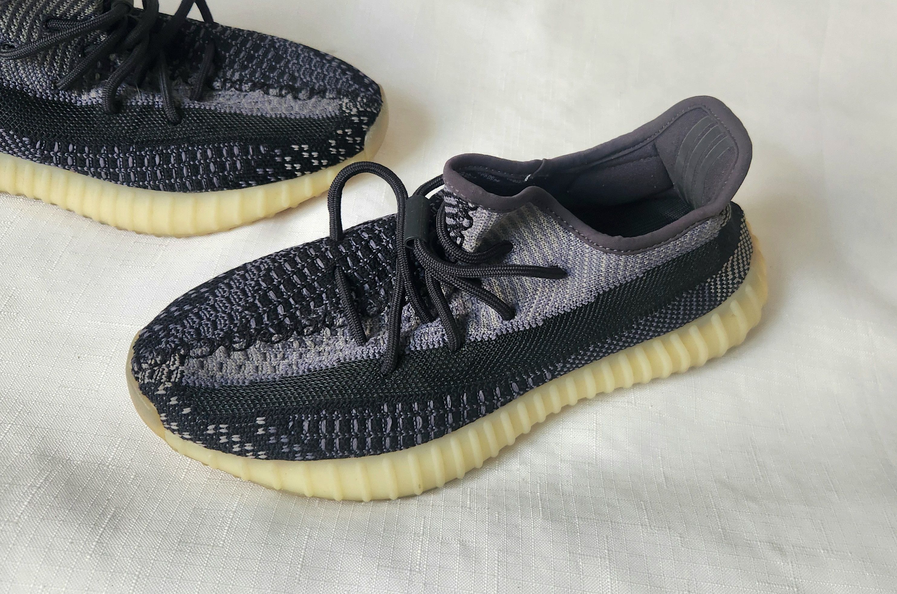 Adidas × Yeezy Adidas Yeezy Boost 350 V2 Low Carbon Size 7 8W FZ5000 Rare Size US 7 / EU 40 - 3 Thumbnail