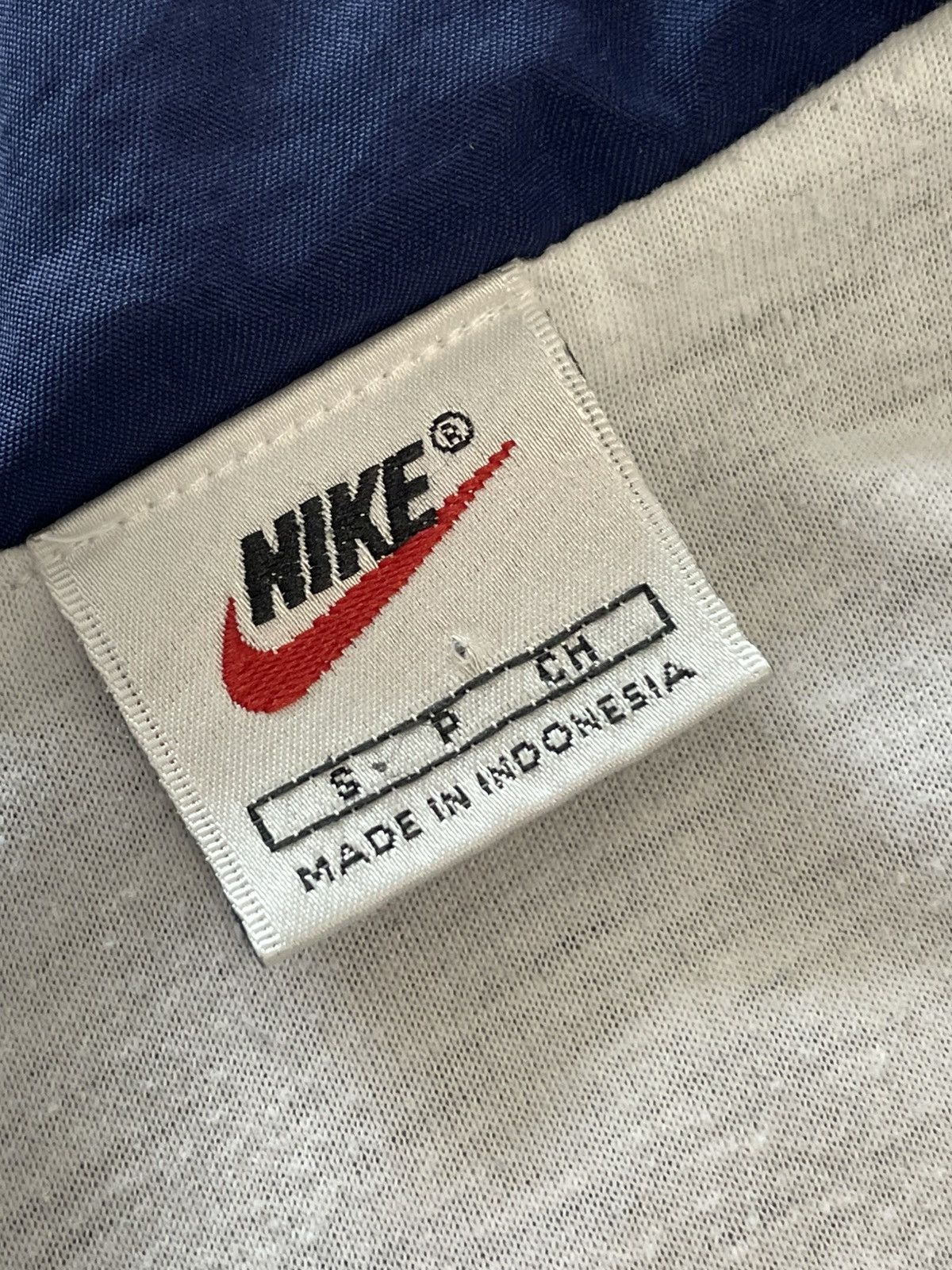 Nike Vintage Nike Court Nylon Track Jacket Small Logo Size US S / EU 44-46 / 1 - 7 Thumbnail