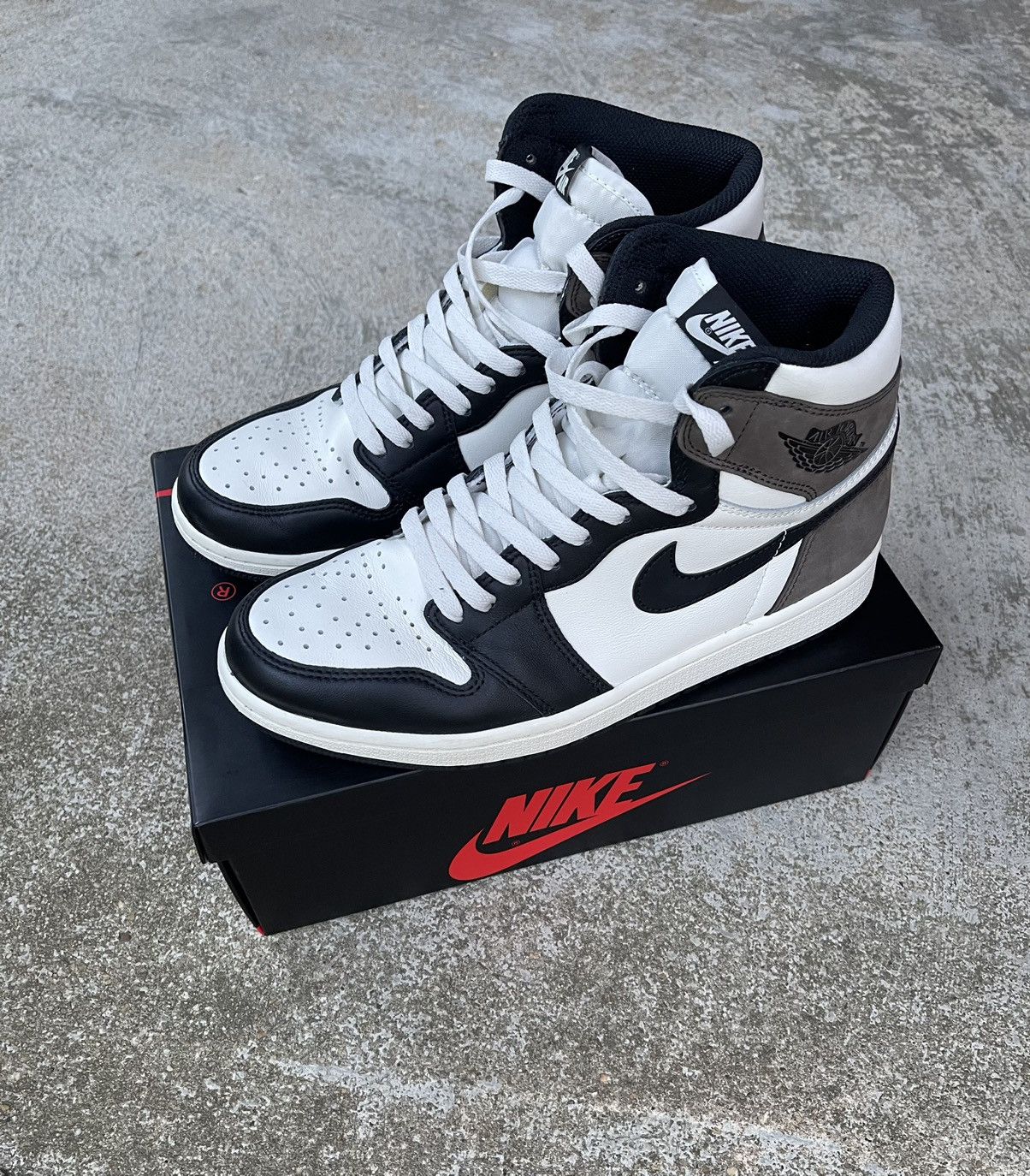 Air Jordan 1 Retro High OG Dark Mocha