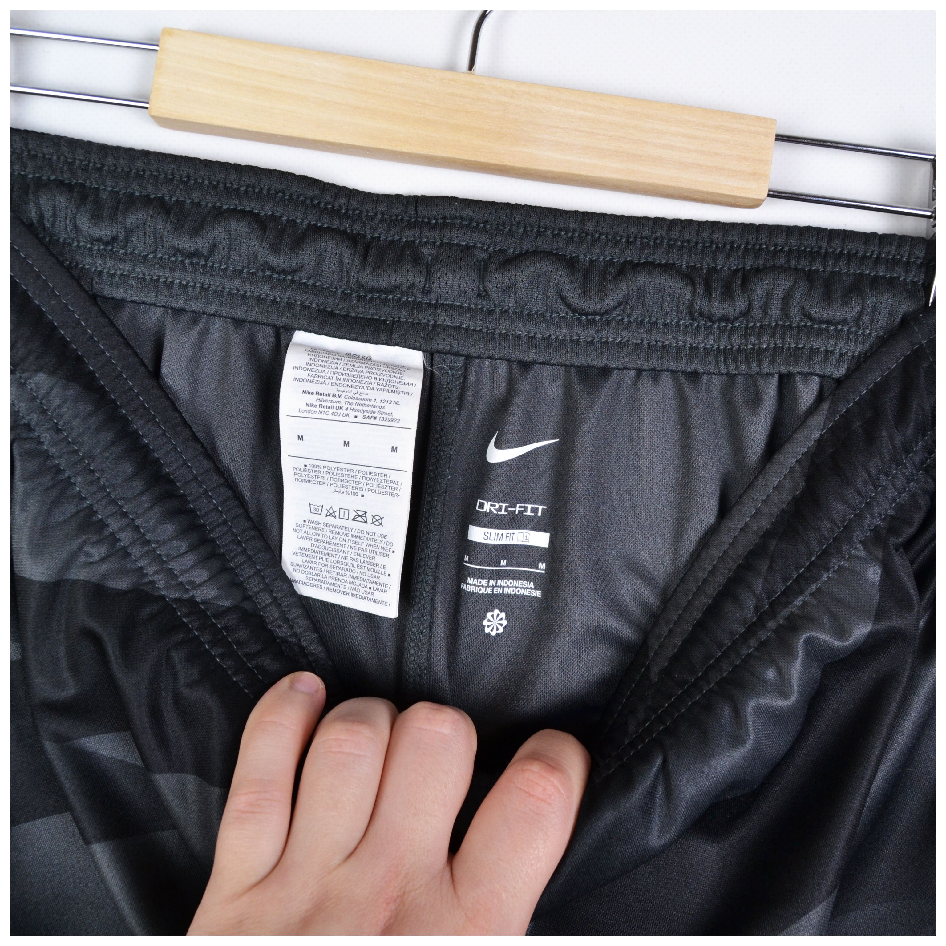Nike Nike Liverpool Goalkeeper Shorts 2023/24 Size M Size US 31 - 6 Thumbnail