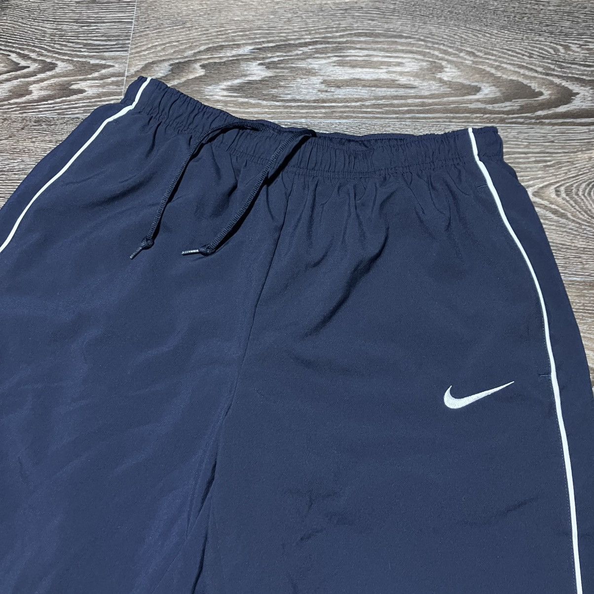 Nike Vintage NIKE Embroidered Mini Swoosh Baggy Fit Tracksuit Size US XL / EU 56 / 4 - 18 Thumbnail