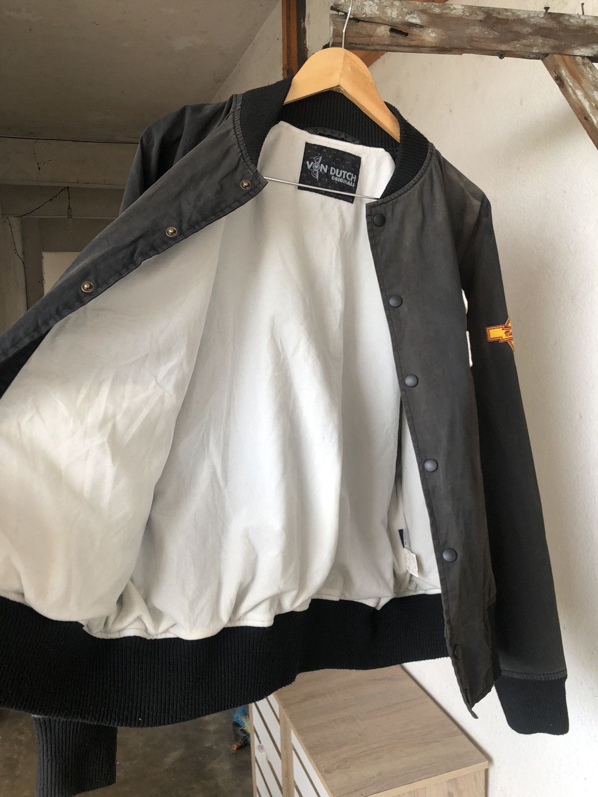 Von Dutch Vintage Von Dutch Big Logo Faded Colour Bomber Jacket Size US L / EU 52-54 / 3 - 21 Thumbnail