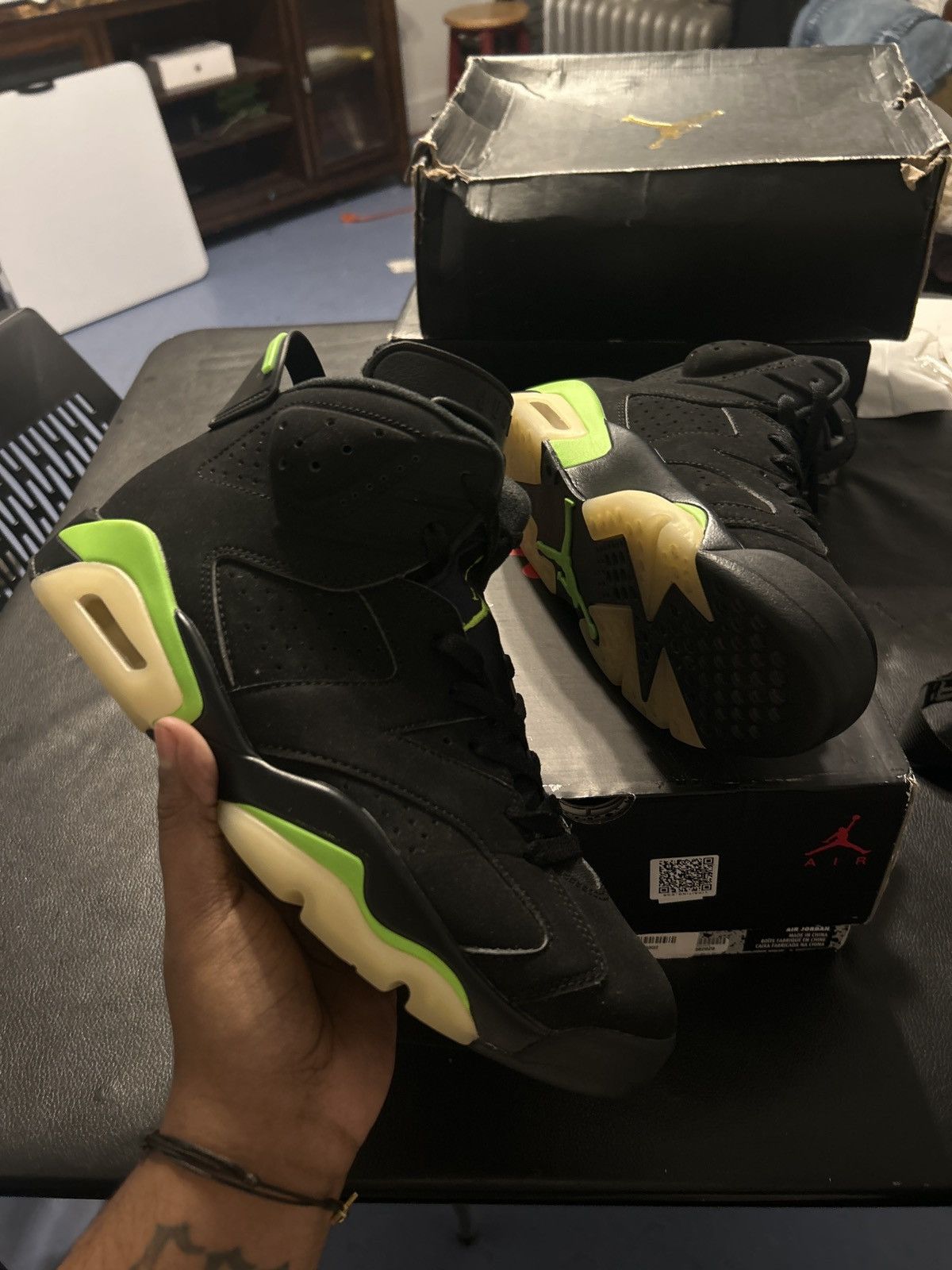 Jordan 6 Electric Green Size 9