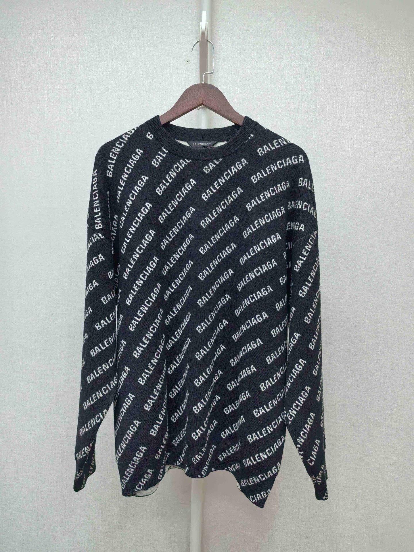 Balenciaga Balenciaga All-Over Logo Knit Sweater Size M Size US M / EU 48-50 / 2 - 1 Thumbnail