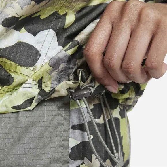 Nike NWT Nike Floral Camo Zip Jacket Cargo Khaki Windrunner LG Size L / US 10 / IT 46 - 6 Thumbnail