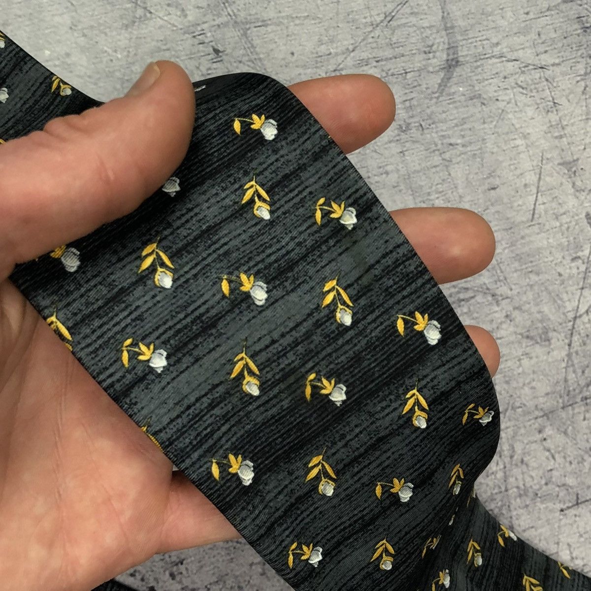 Yves Saint Laurent Yves Saint Laurent Floral Flowers Silk Tie Size ONE SIZE - 14 Thumbnail