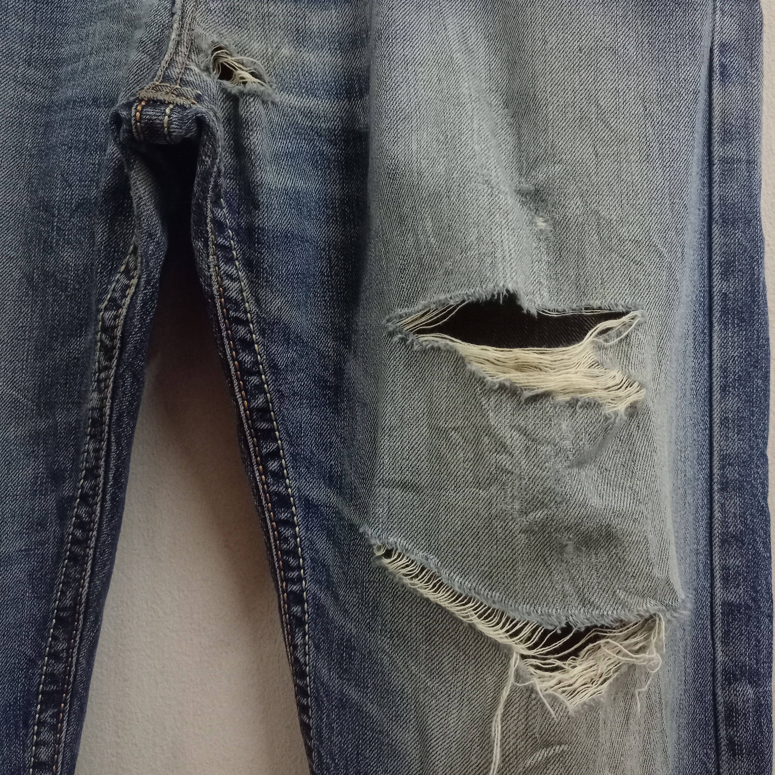 Edwin Exclusive Vintage Edwin Japan Faded Blue Ripped Loose Jeans Size US 36 / EU 52 - 5 Thumbnail