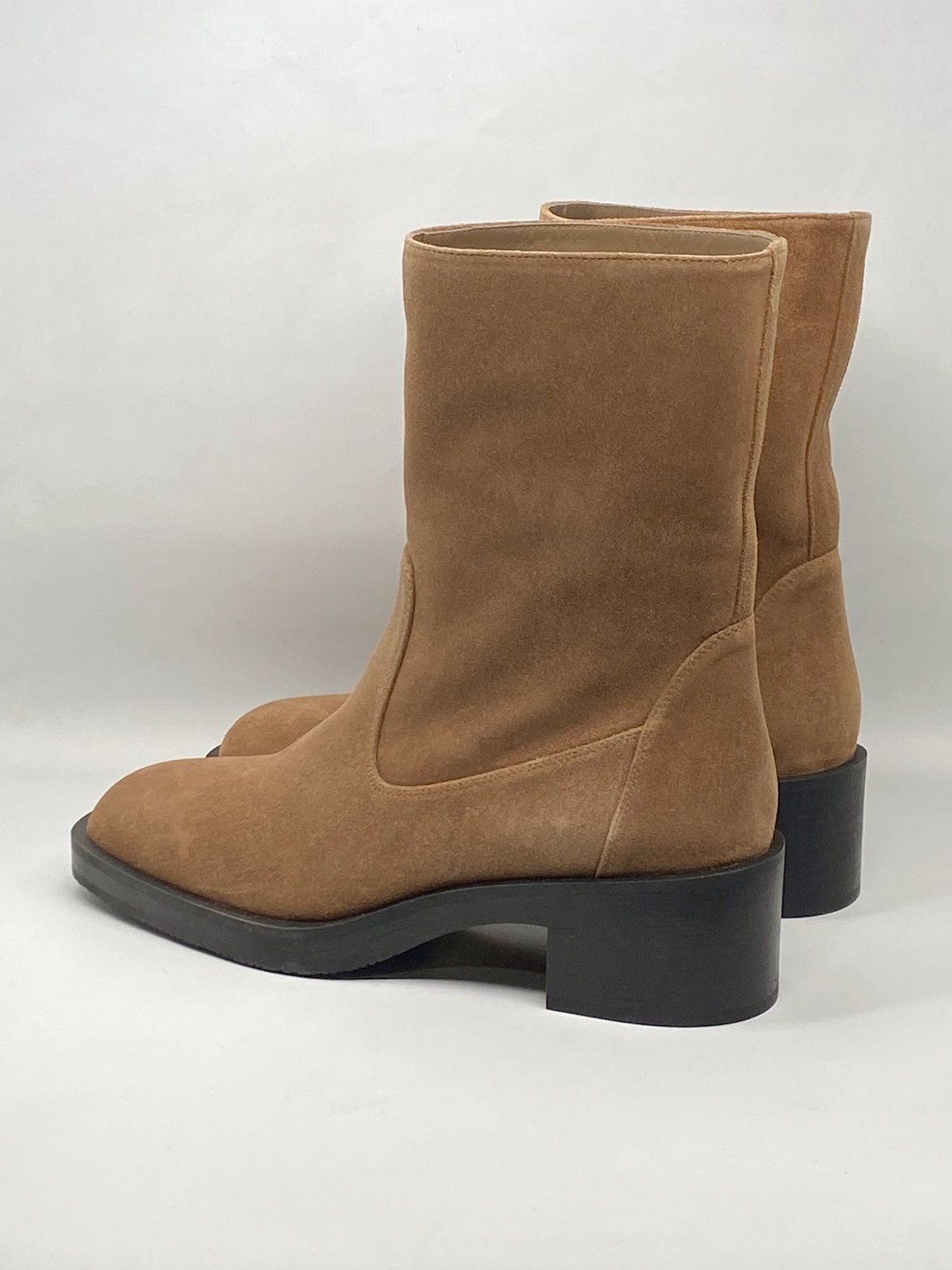 Stuart Weitzman Stuart Weitzman Kaia 40MM Sport Suede Booties size 9 Size US 9 / IT 39 - 6 Thumbnail