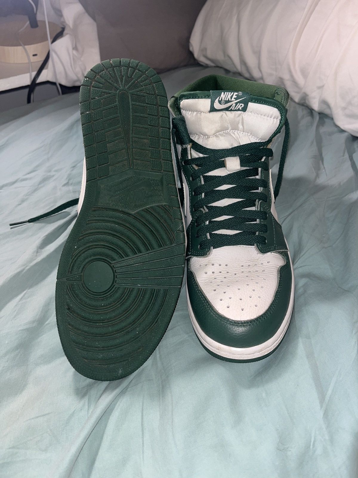 Nike Green and White Air Jordon 1s Hightop Size US 10.5 / EU 43-44 - 3 Thumbnail
