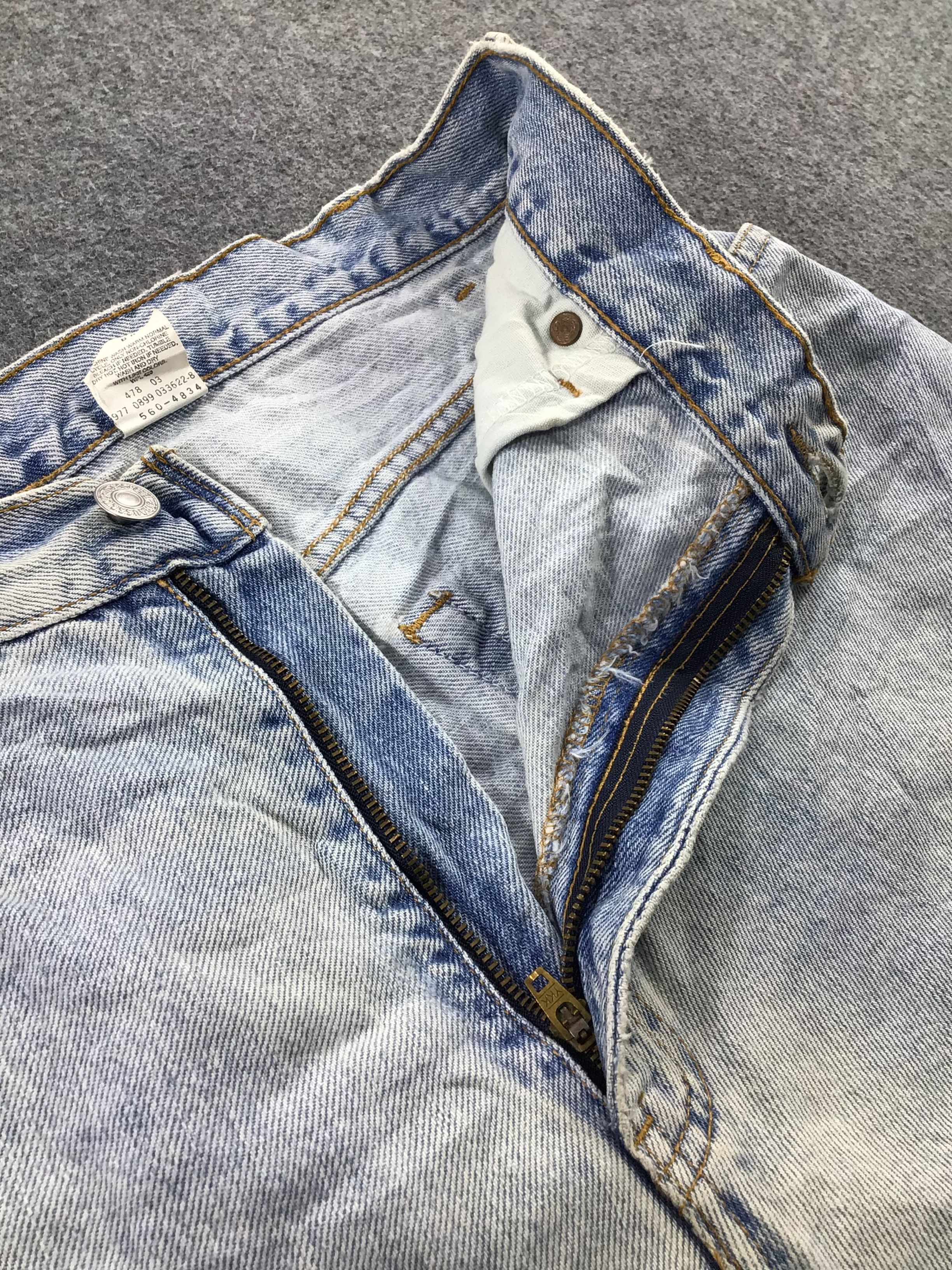 Levi's Vintage 90s Levis 560 Jeans Light Wash Denim KJ188 Size US 33 - 7 Thumbnail
