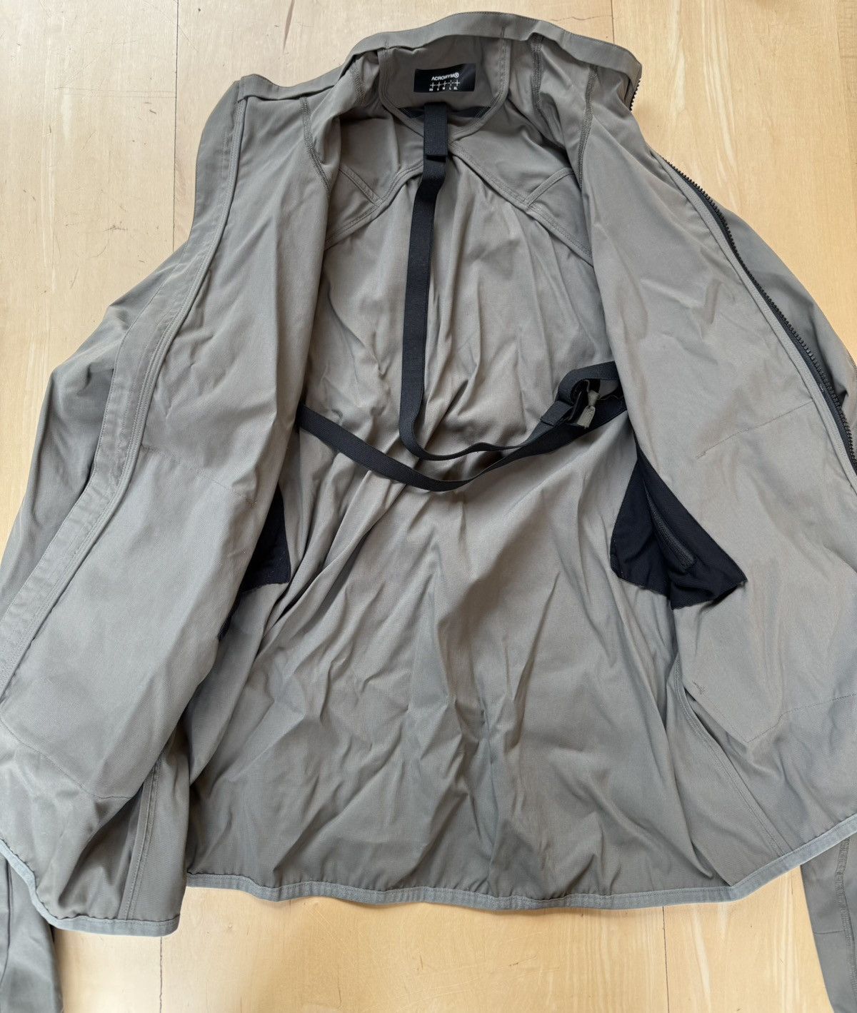 Acronym Acronym J97-M Size US S / EU 44-46 / 1 - 4 Thumbnail