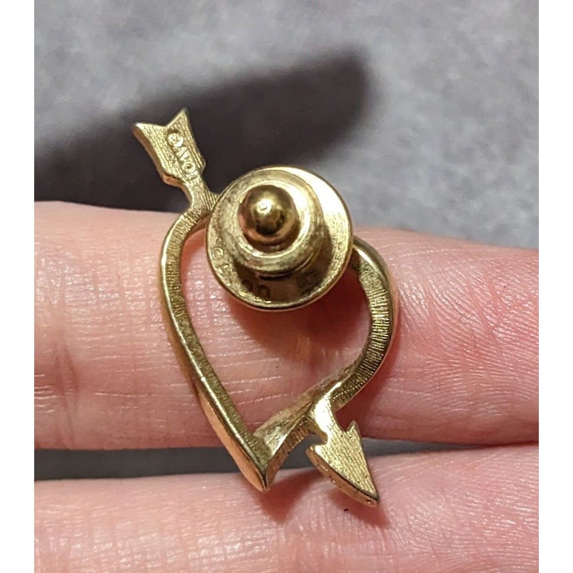 Other Vintage Avon Gold Tone Open Heart And Arrow Pin Size ONE SIZE - 8 Thumbnail