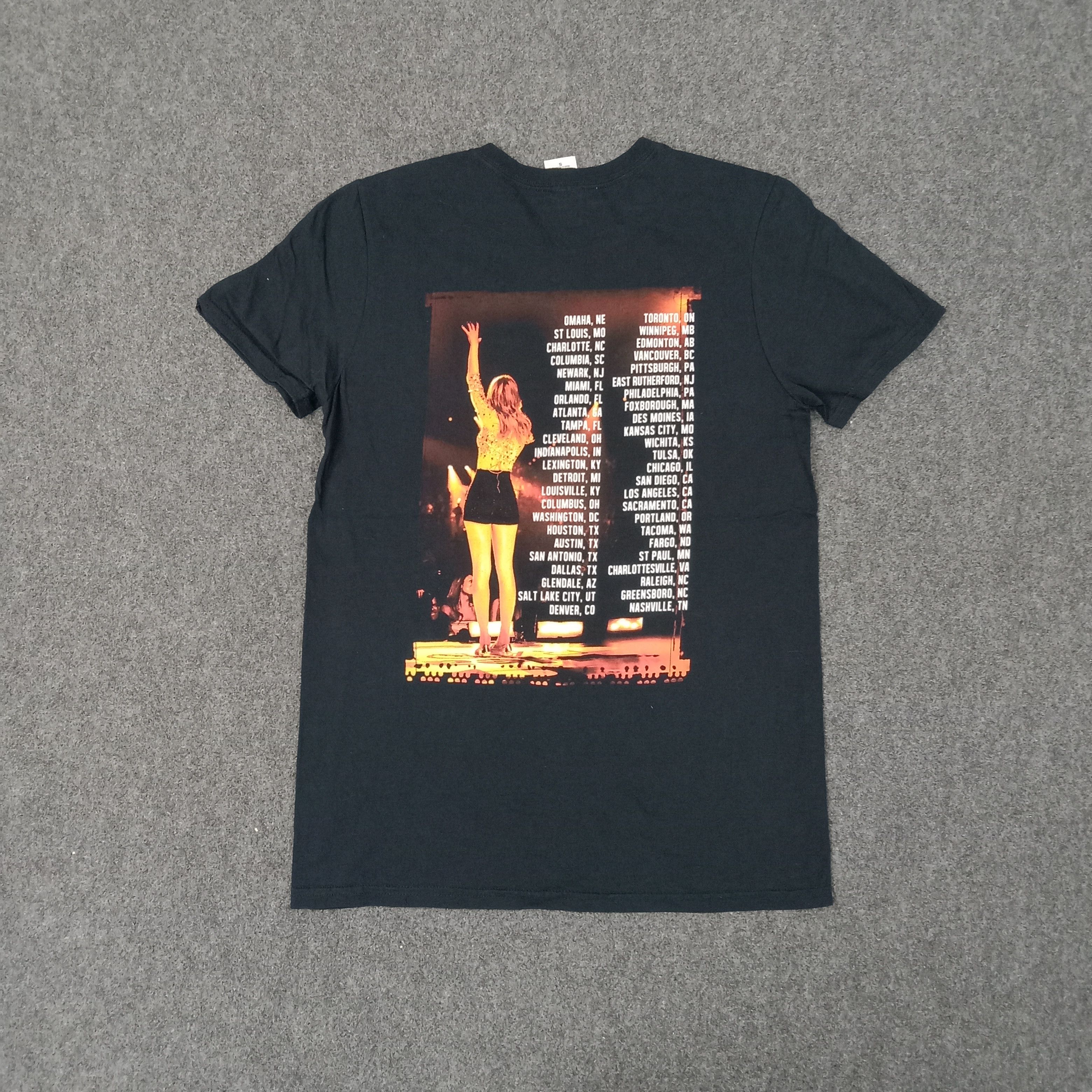 Band Tees Taylor Swift The Red Solo Singer Tour Tshirt C259N53 Size US S / EU 44-46 / 1 - 4 Thumbnail