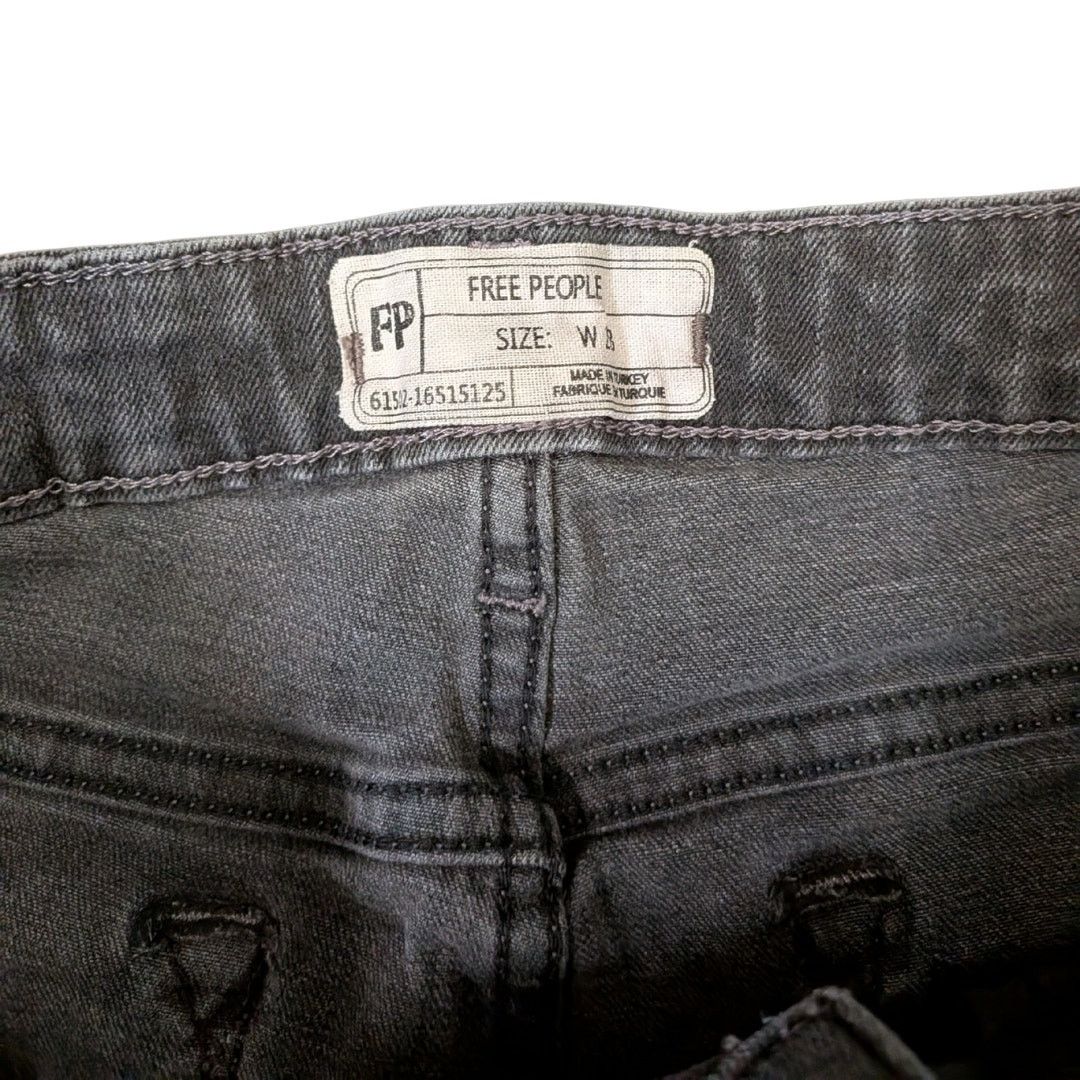 Free People Free People Relaxed Fit Black Denim Jeans w/ Raw Hem Size 28" / US 6 / IT 42 - 3 Thumbnail