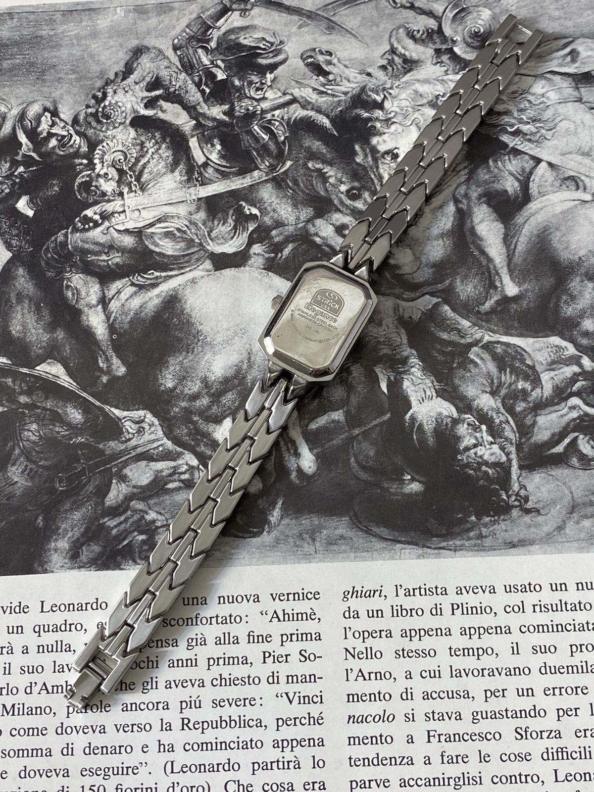 Jewelry Futuristic Watch: Elegant & Unique Design Size ONE SIZE - 6 Thumbnail