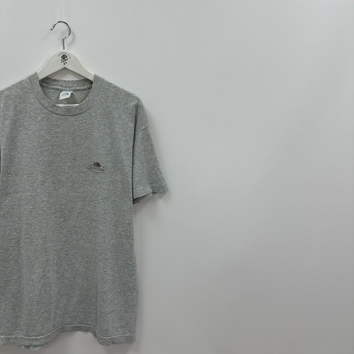 Vintage Vintage 90s Fruit of the Loom distressed early 1990 tee rare Size US XL / EU 56 / 4 - 2 Thumbnail