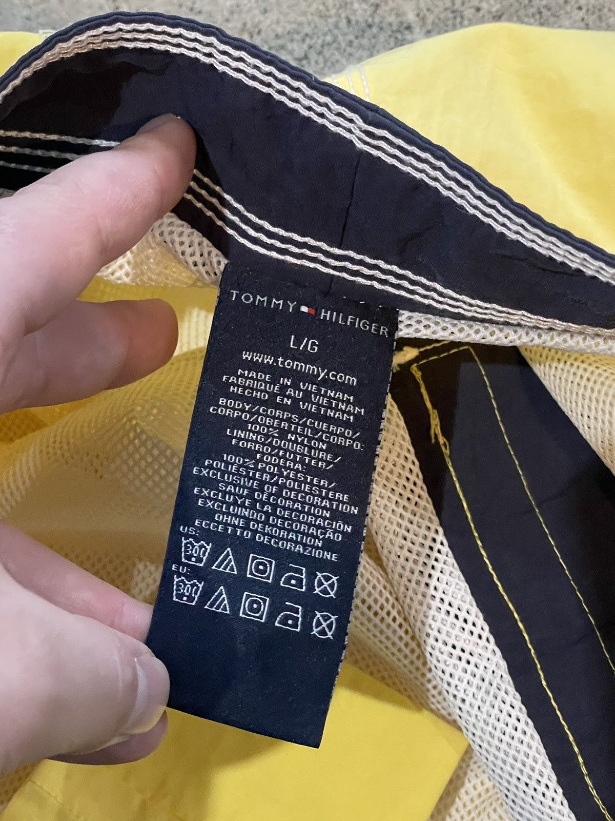 Tommy Hilfiger Early 2000’s Tommy Hilfiger Swim Shorts Size US 34 / EU 50 - 7 Thumbnail