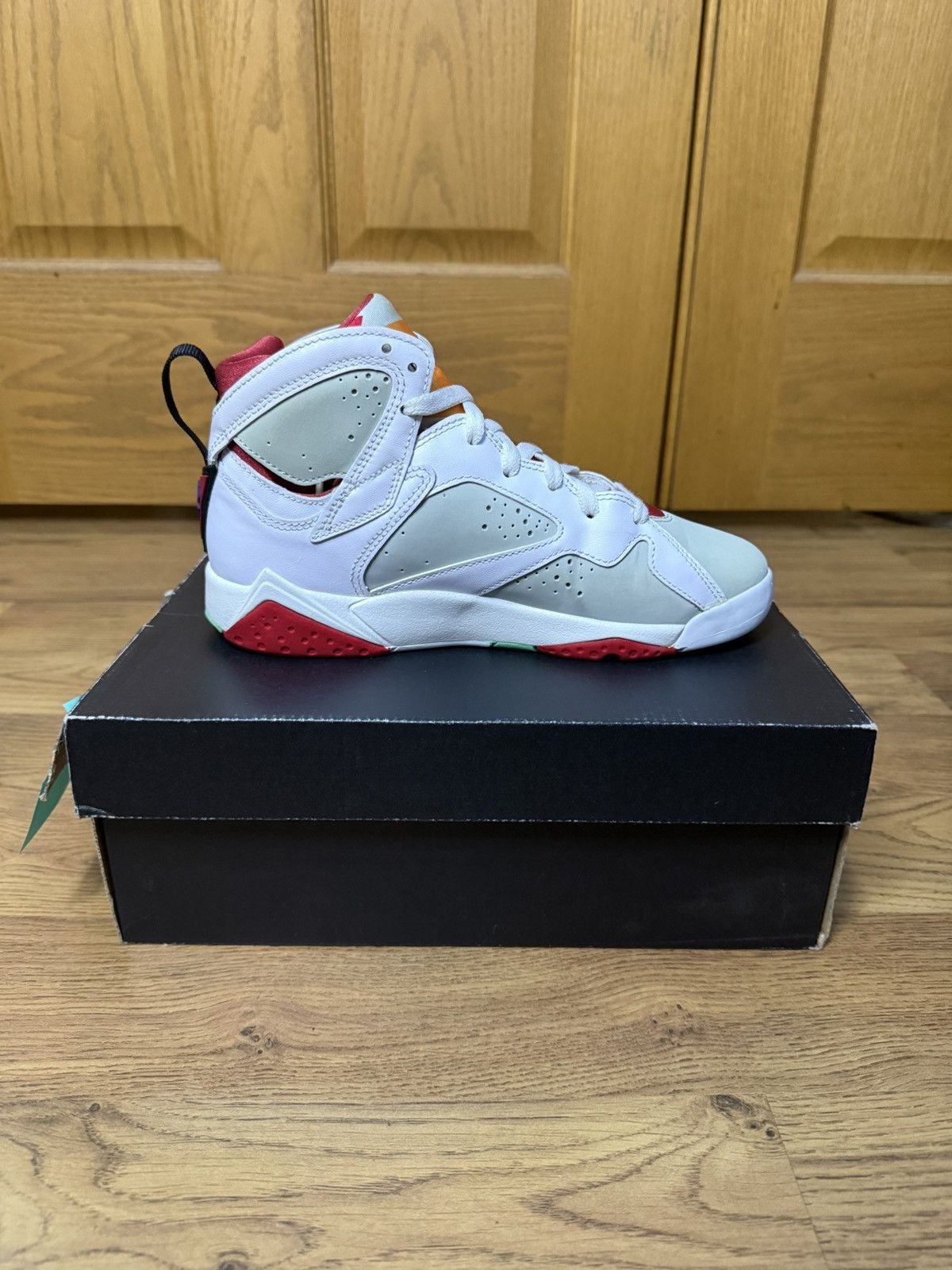 Jordan Brand Air Jordan 7 “Hare” Size 5.5y Size US 5.5 / EU 38 - 3 Thumbnail