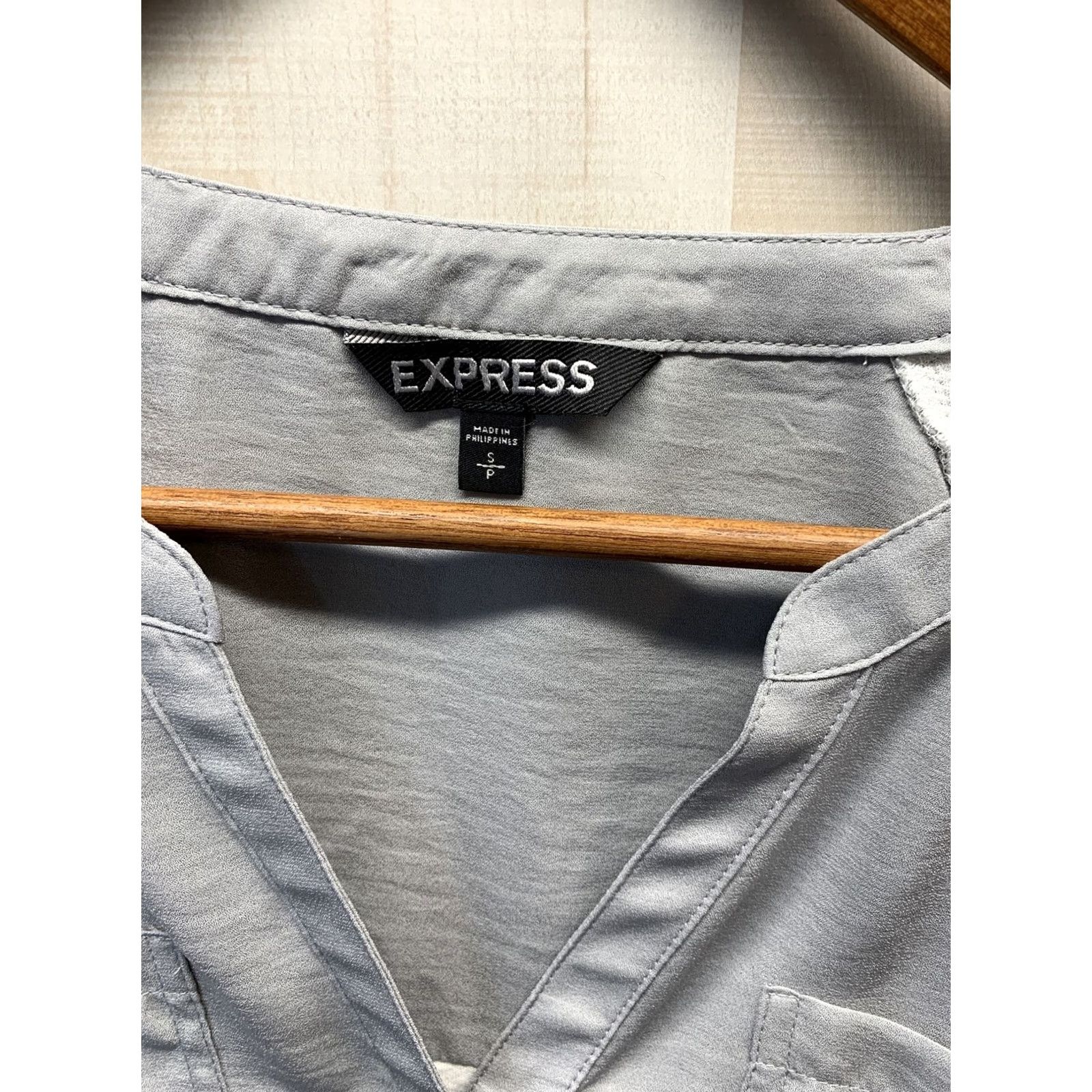 Express Express Blouse Shirt 3/4 Sleeve Sheer Colorblock V-Neck Button Gray/Ivory S Size S / US 4 / IT 40 - 3 Thumbnail