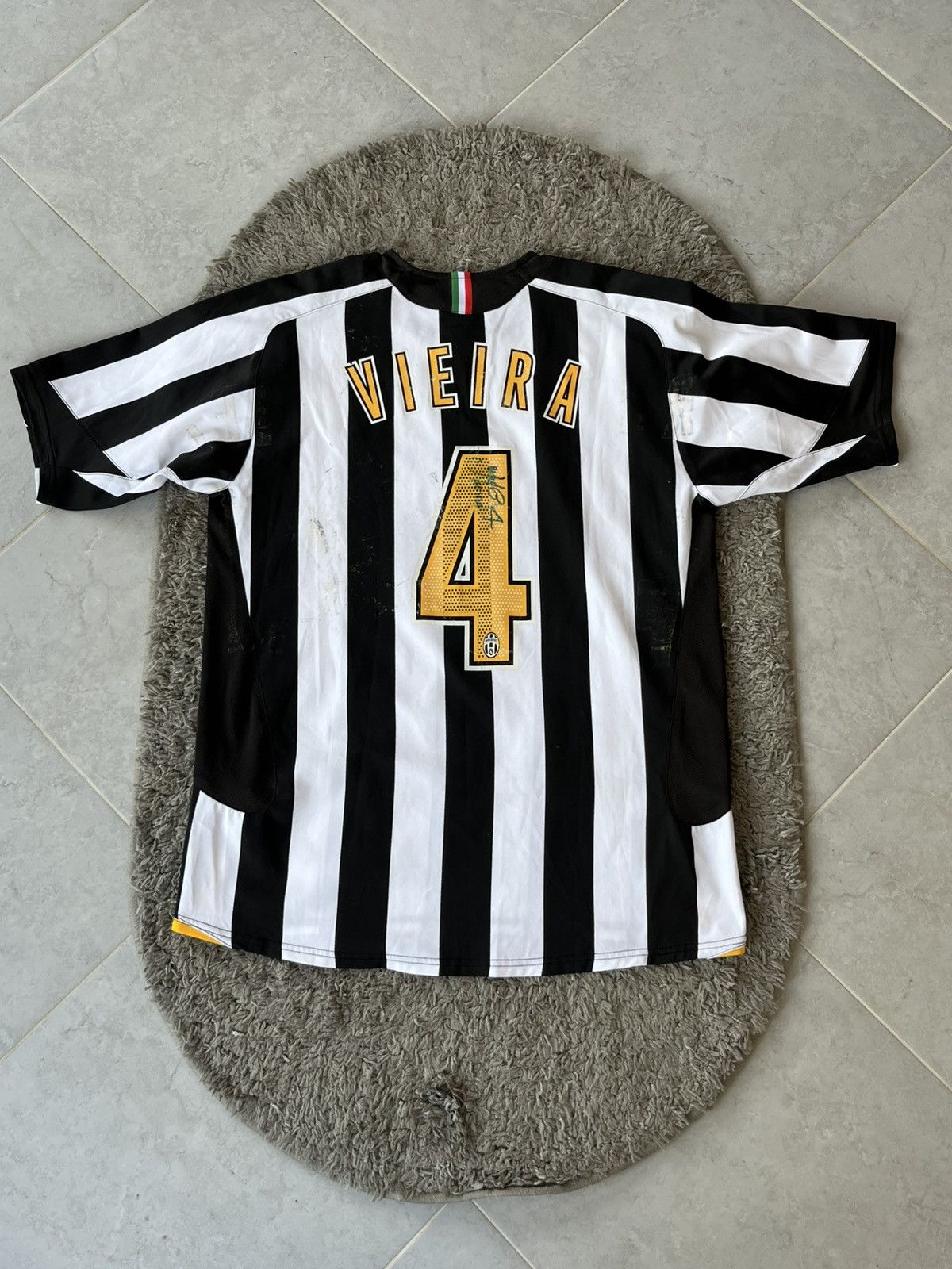 Nike Vintage Soccer Jersey Juventus 2005-2006 Veira❗️ Size US L / EU 52-54 / 3 - 7 Thumbnail