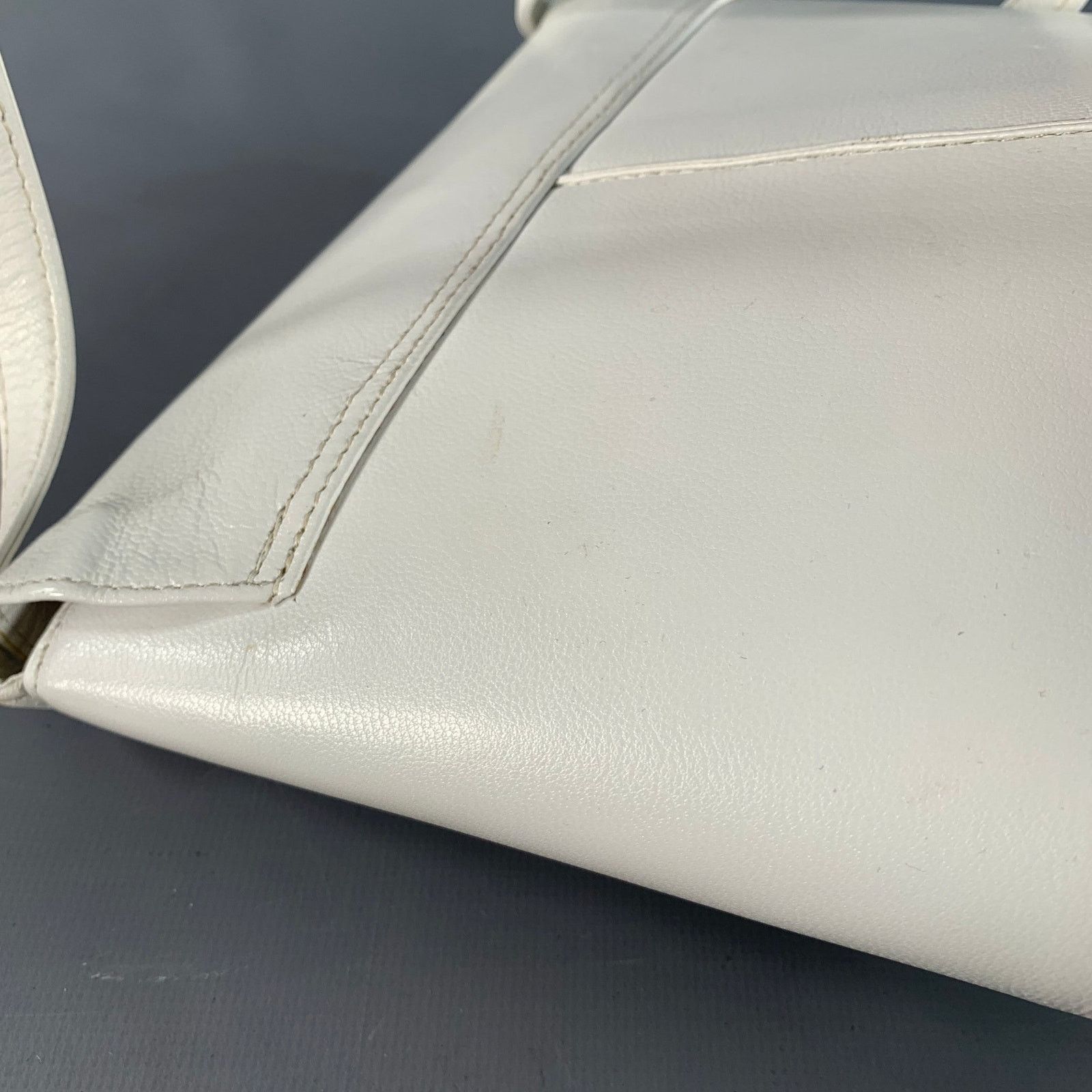 Other Vintage One Size White Leather Crossbody Handbag Size ONE SIZE - 6 Thumbnail