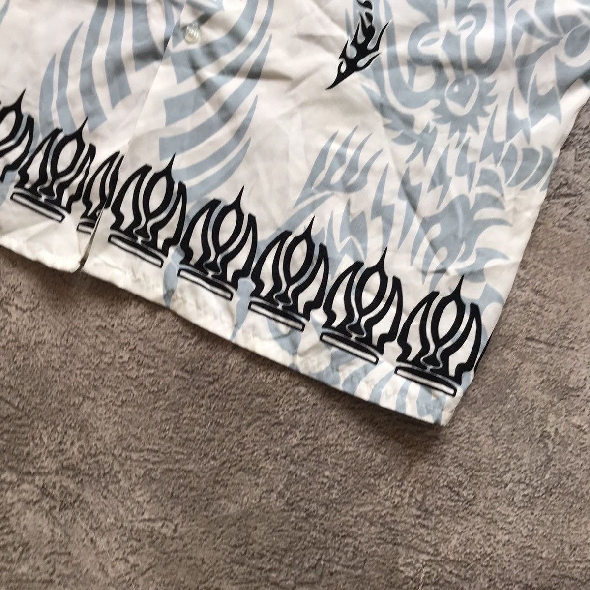 Vintage Vintage Y2K Dragon All Over Print Button Shirt Streetwear XL Size US XL / EU 56 / 4 - 6 Thumbnail