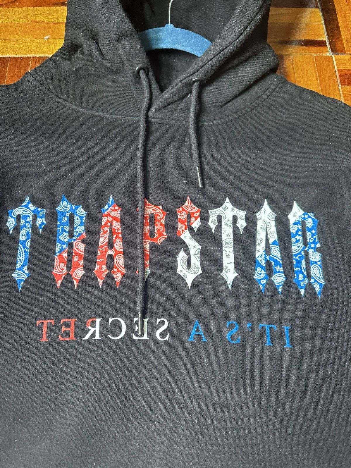 Trapstar London Trapstar London Bandana Logo Hoodie Black Red Blue Pullover Size US M / EU 48-50 / 2 - 2 Thumbnail