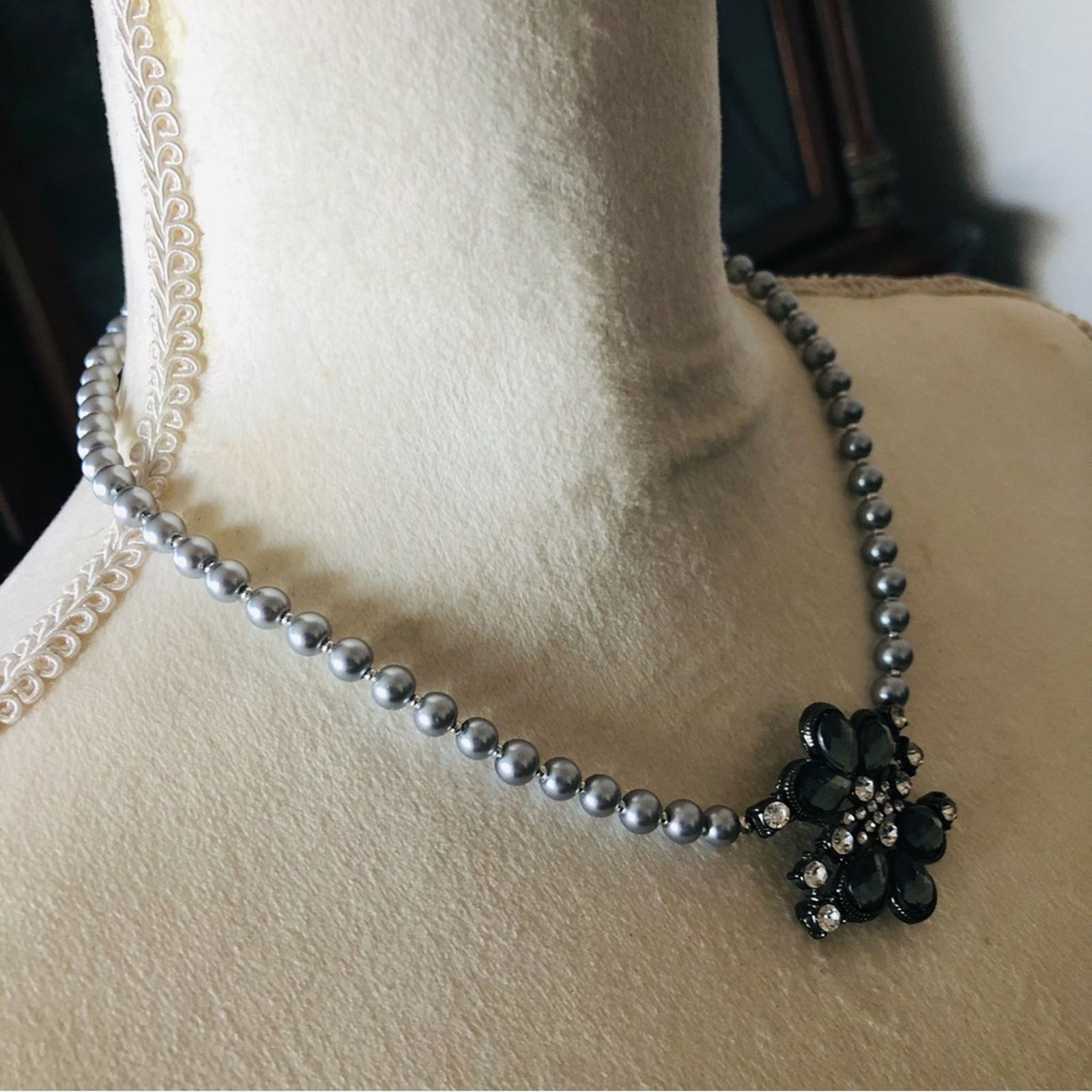 Handmade Handcrafted repurpose smoky stone floral Pearl necklace Size ONE SIZE - 4 Thumbnail