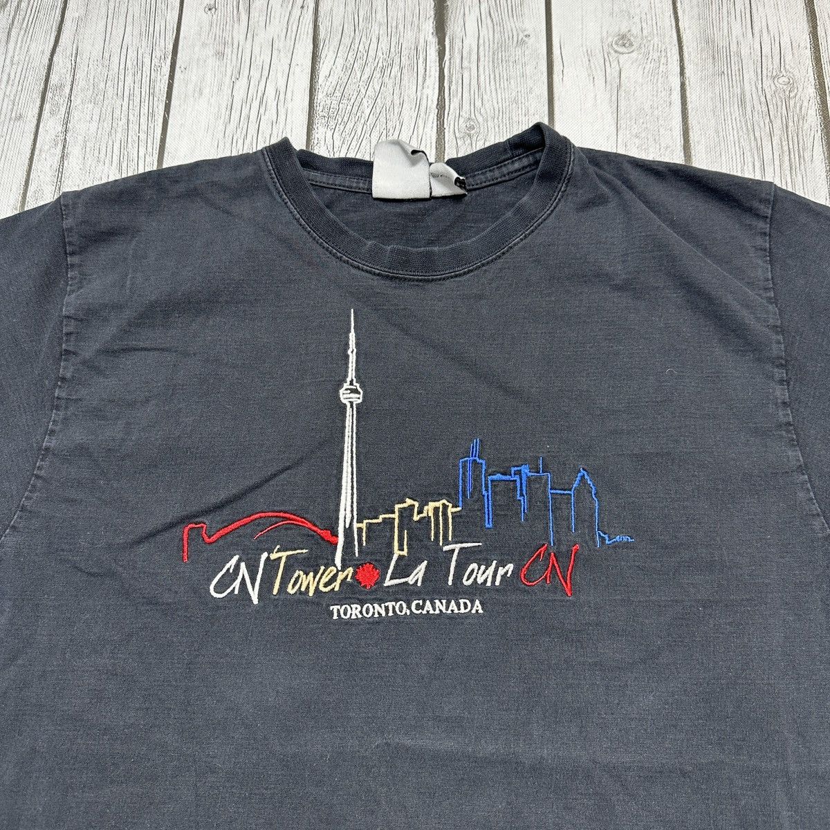 Vintage Vintage CN Tower Toronto tee Size US S / EU 44-46 / 1 - 3 Thumbnail