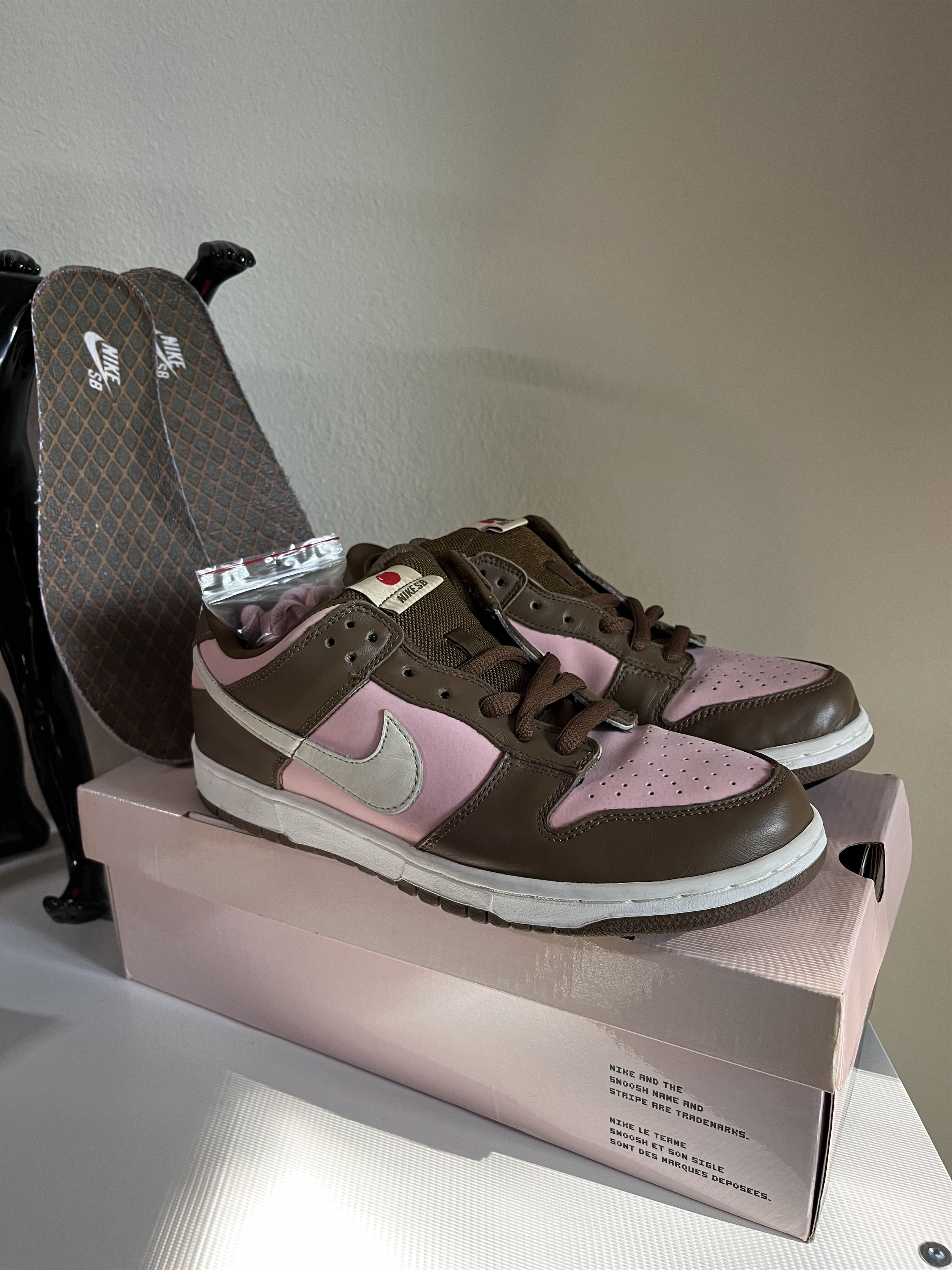 Nike SB 2005_VNDS_NIKE SB DUNK LOW PRO STUSSY CHERRY_US10 Size US 10 / EU 43 - 14 Thumbnail