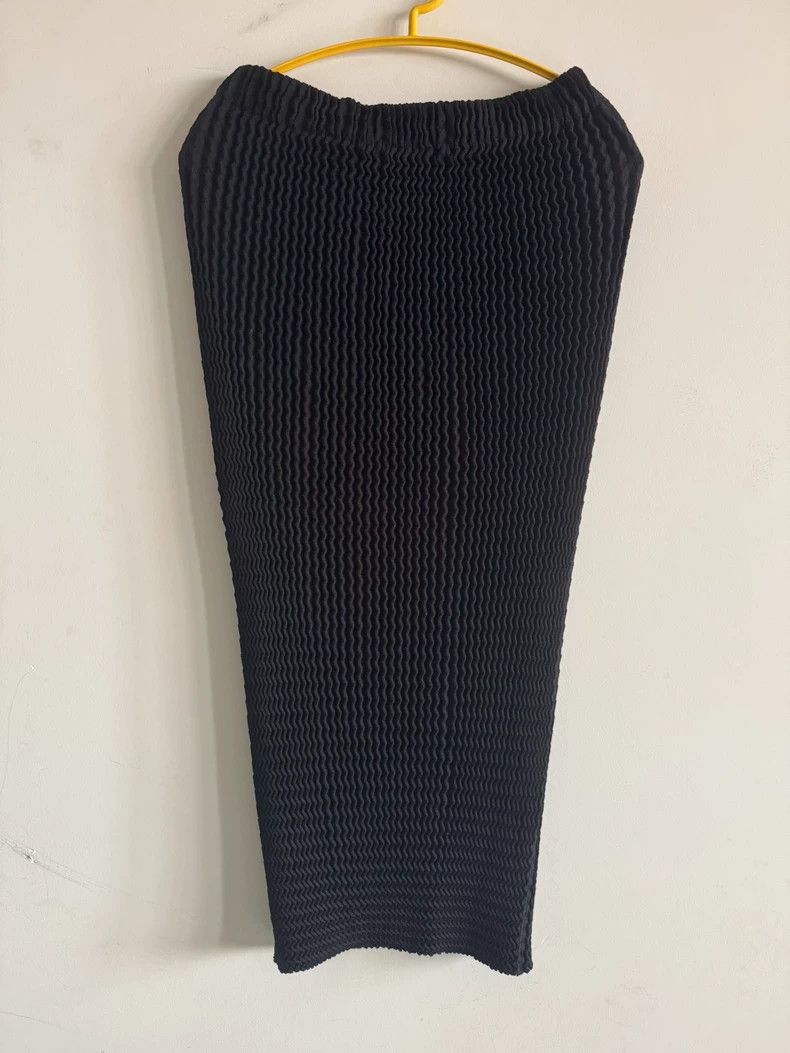 Issey Miyake Issey Miyake size:2 Black pleated skirt Size 42" / US 20 - 1 Thumbnail