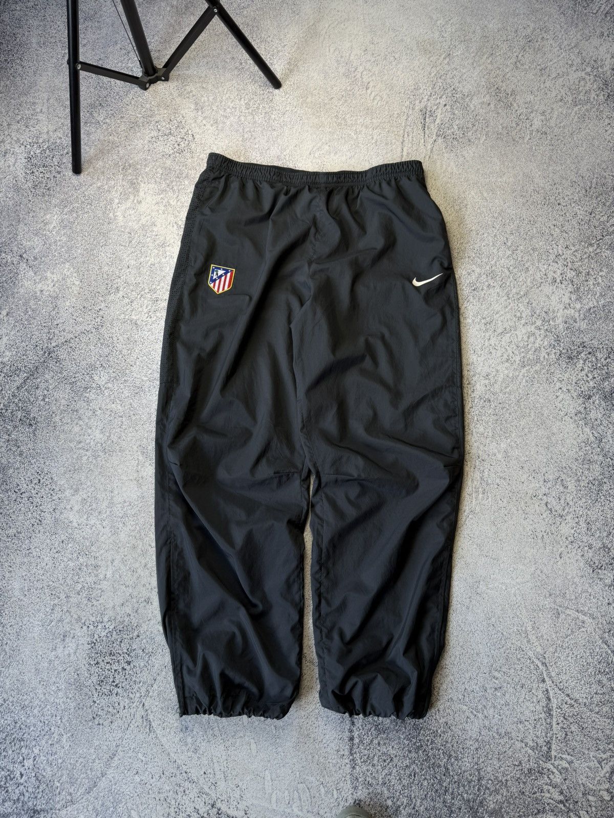 Nike Vintage Nike Atletico Madrid Pants Logo Drill Gorpcore Size US 36 / EU 52 - 13 Thumbnail