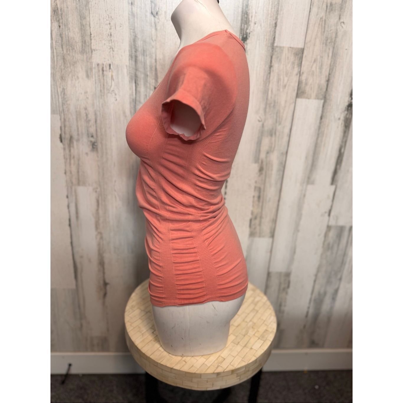 Athleta Athleta Ruched Side Fitted Tee Shirt Women’s Small Coral Stretch Top Size S / US 4 / IT 40 - 3 Thumbnail
