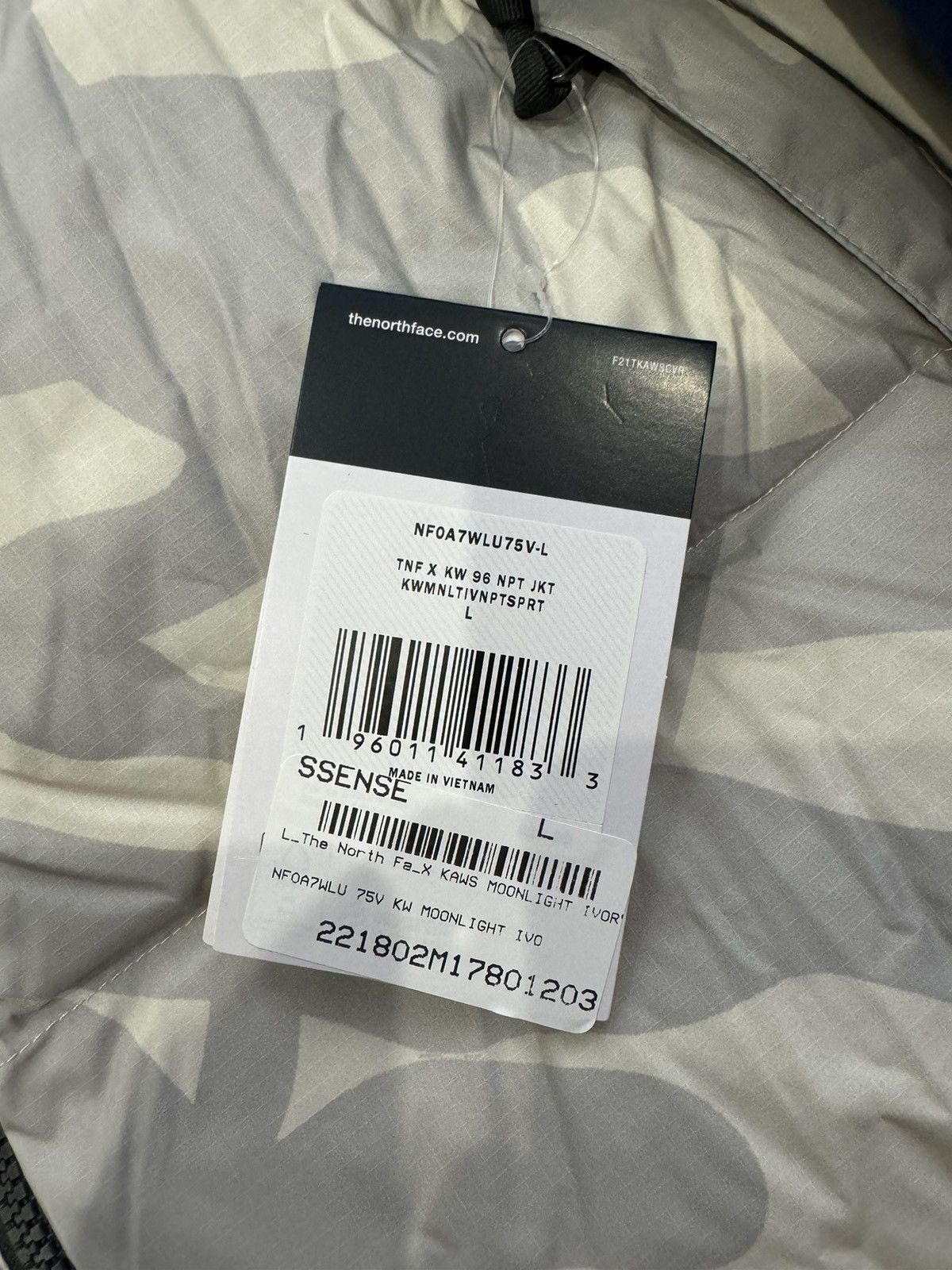 Kaws × The North Face KAWS X THE NORTH FACE 1996 NUPTSE JACKET MOONLIGHT IVORY Size US L / EU 52-54 / 3 - 4 Thumbnail