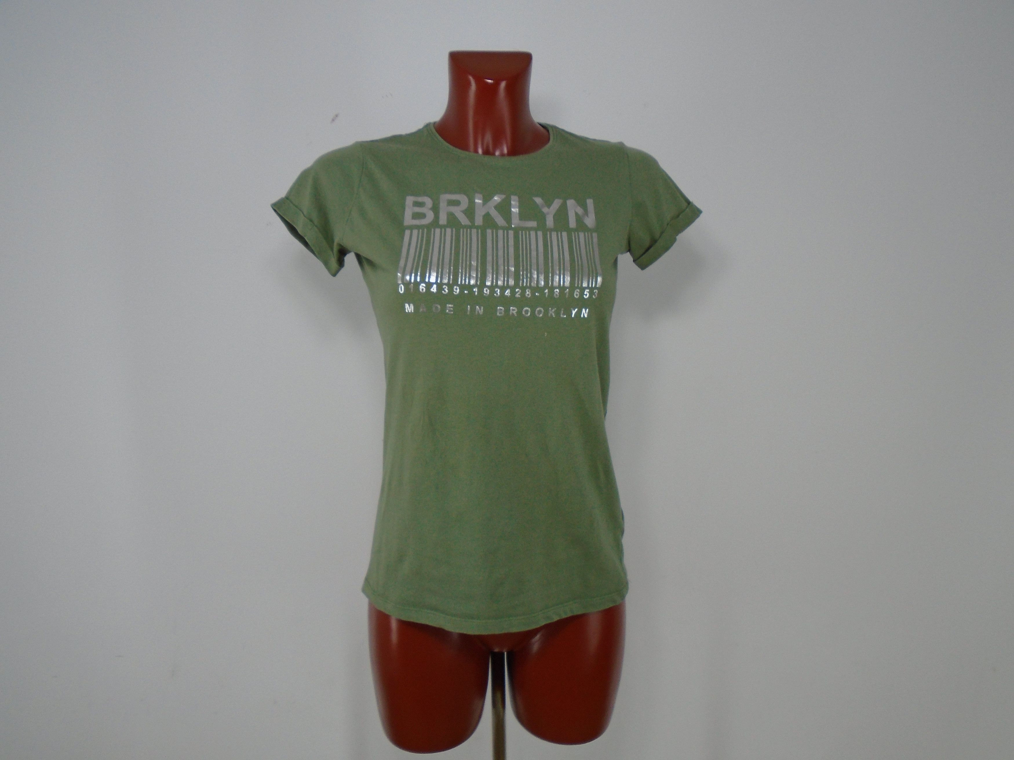 Vintage Women's T-Shirt Primark. Khaki. XS. Size XS / US 0-2 / IT 36-38 - 9 Thumbnail
