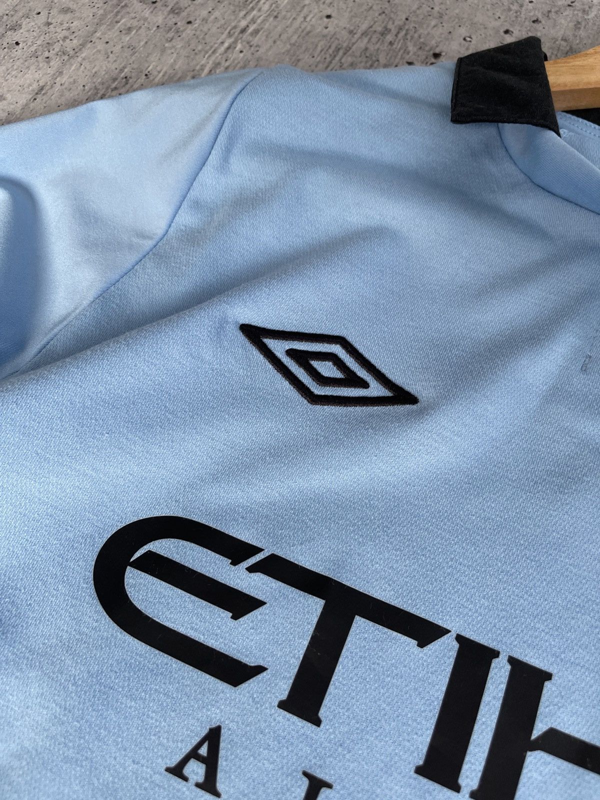 Umbro Umbro De Jong Manchester City 2012/2013 Authentic Jersey Size US M / EU 48-50 / 2 - 10 Thumbnail