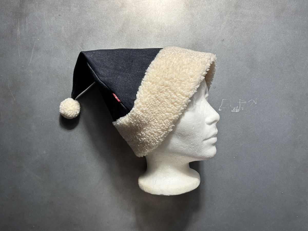 Levi's Levi's Santa Hat Red Tab Denim Silly Cap 2010s Pom Pom Elf Size ONE SIZE - 17 Thumbnail