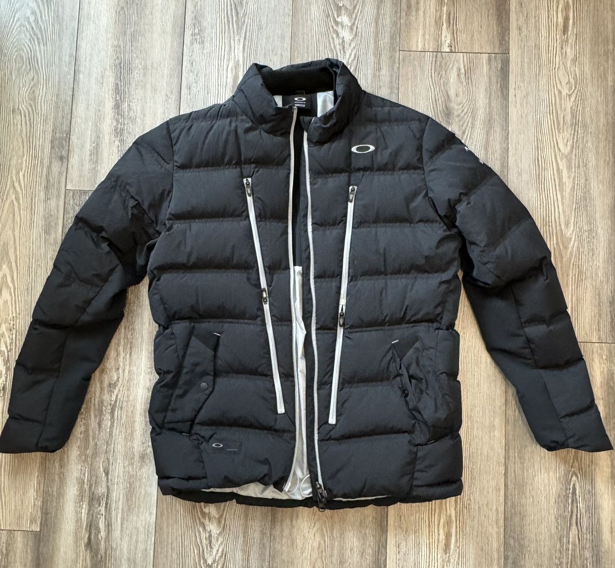 image of Oakley Japan Light Puff Down Jacket S/m in Black, Men's (Size Medium)