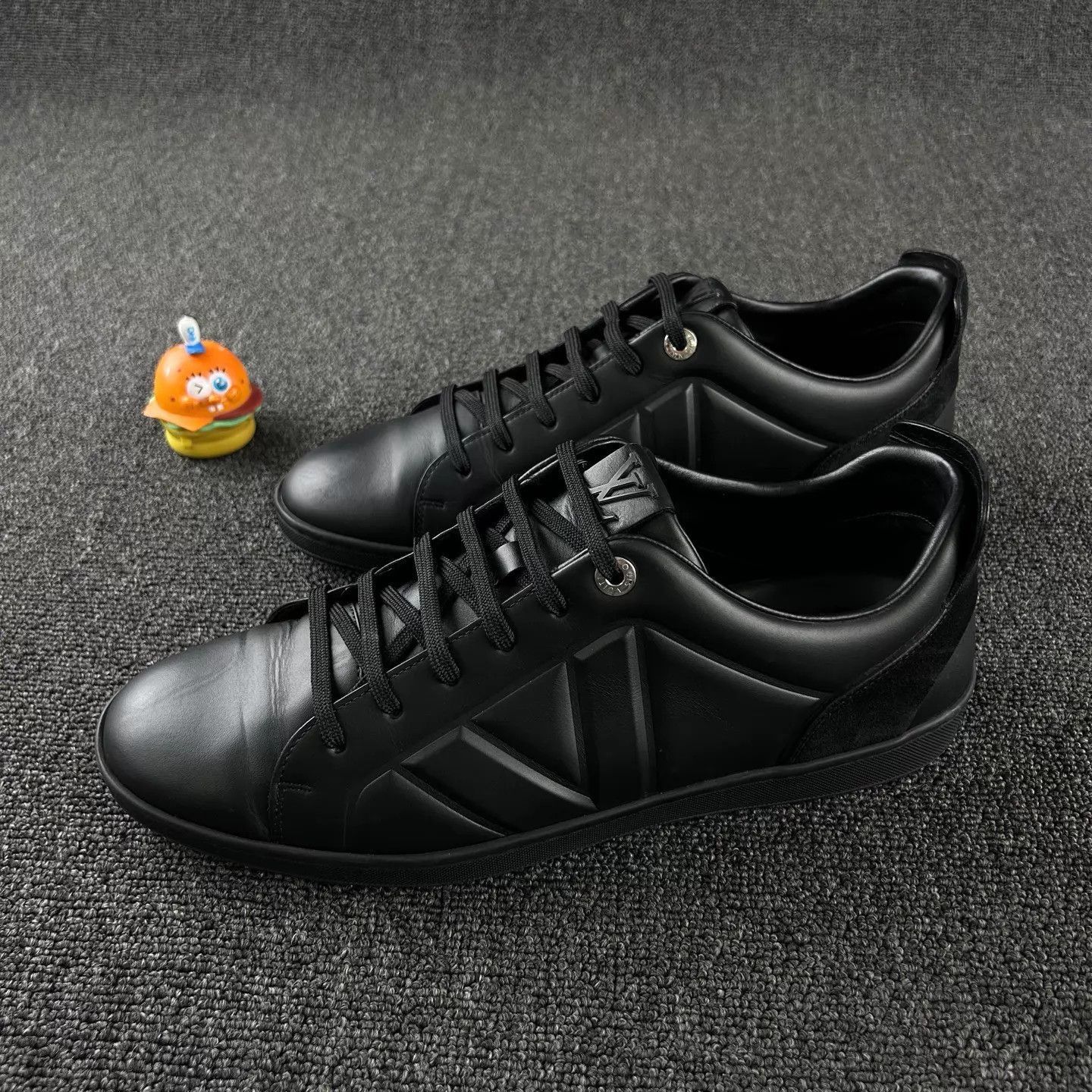 Louis Vuitton Black Low-Top Leather Sneakers Size US 10.5 / EU 43-44 - 1 Thumbnail