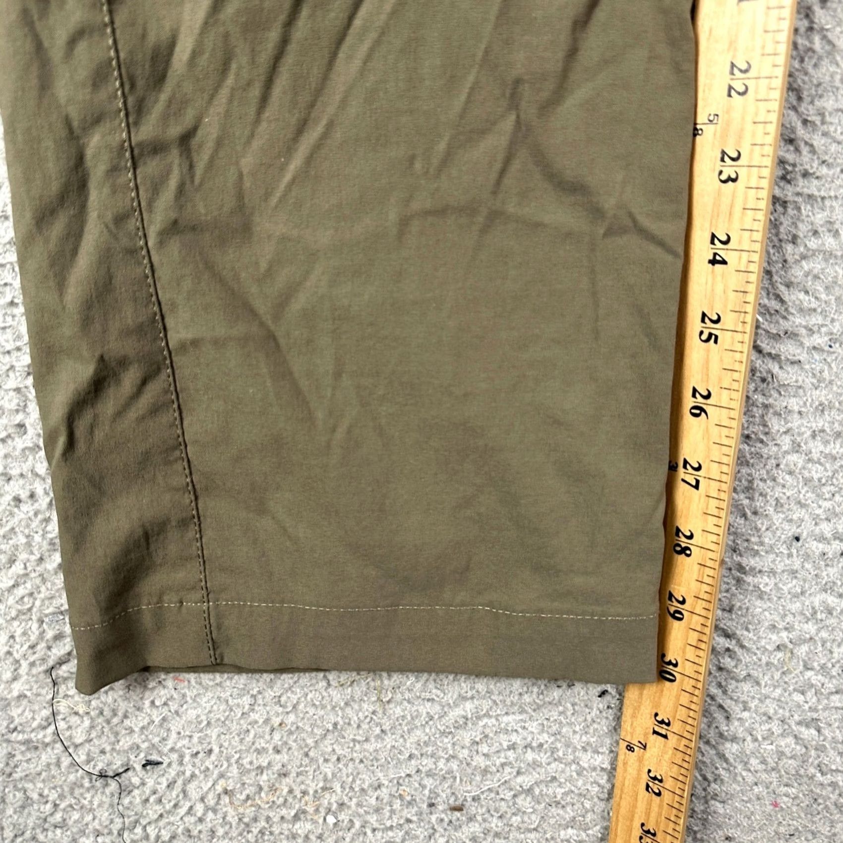 Eddie Bauer Eddie Bauer Mens Pants Hiking Flat Front Chino Straight Leg 35x30 Green Lightweight Stretch Wrinkle Resistant Breathable Travel Casual Workwear EUC Size US 35 - 6 Thumbnail