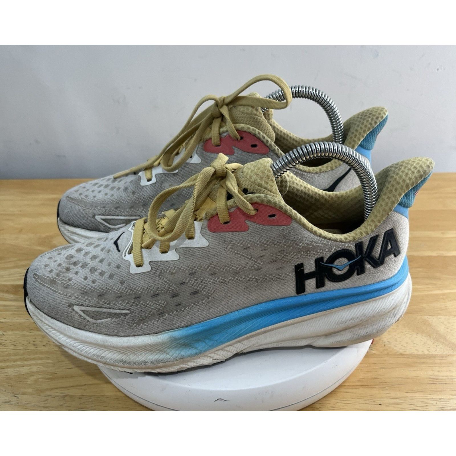 Hoka One One Clifton 9 Running Shoes Womens Size 7.5B Blue in White