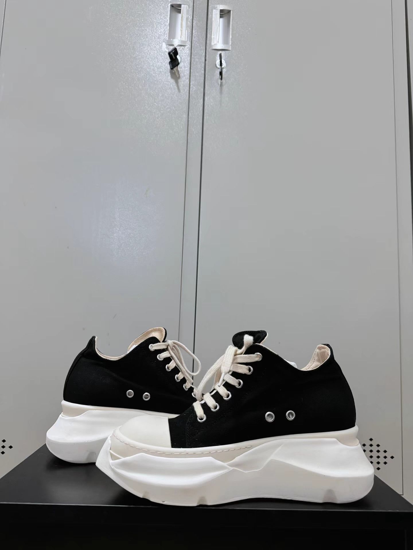Rick Owens Rick Owens Abstract sneakers with tank sole, Converse-style Size US 7 / IT 37 - 5 Thumbnail