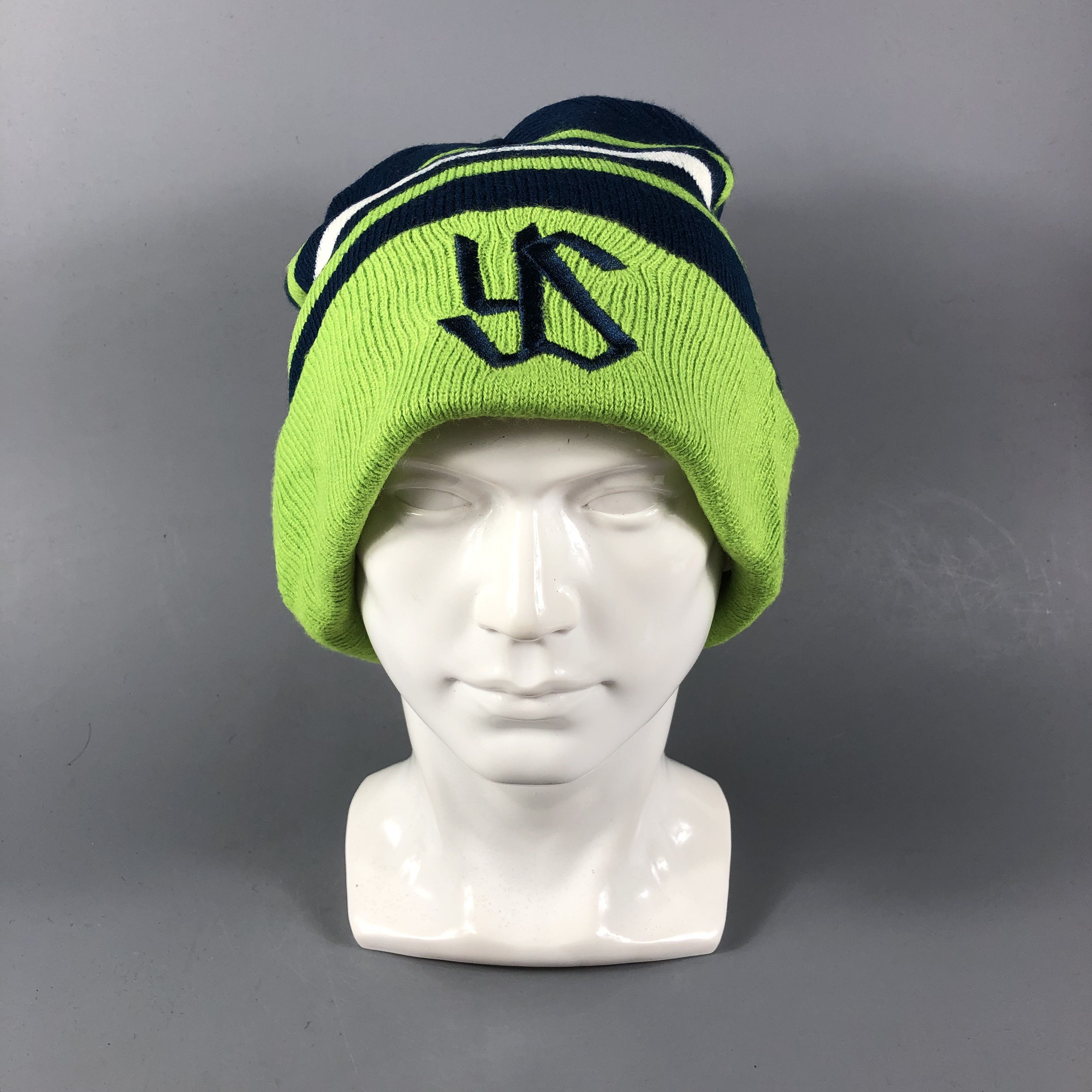 Japanese Brand Tokyo Yakult Swallows Bobble Beanie Snowcap Snow Hat B799 Size ONE SIZE - 1 Thumbnail
