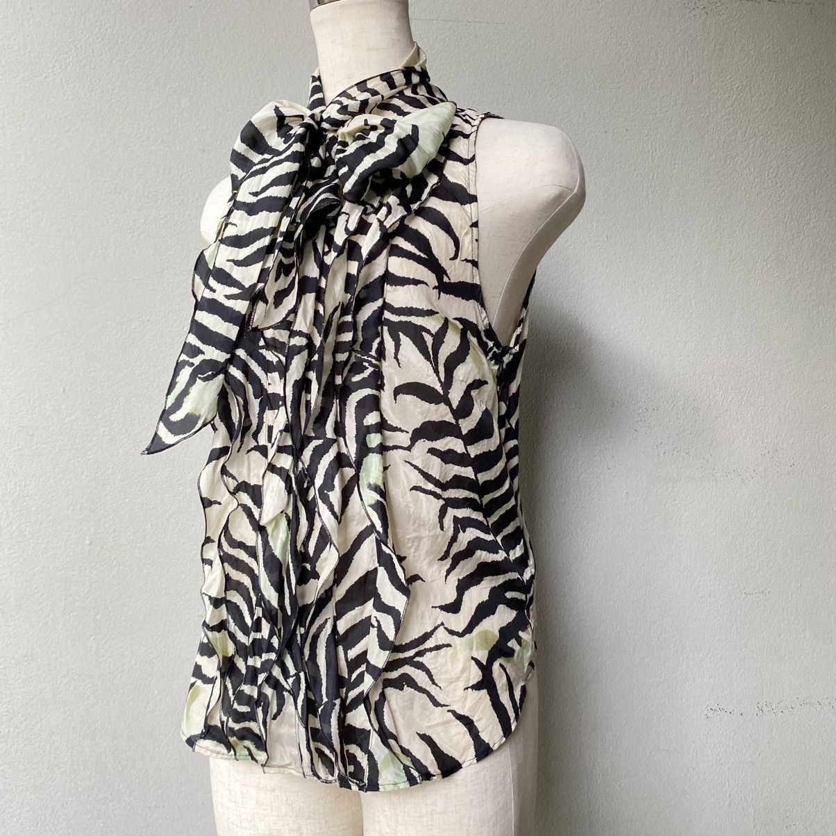 Max Mara MaxMara Zebra Print Sleeveless Bow Blouse Size M / US 6-8 / IT 42-44 - 1 Thumbnail